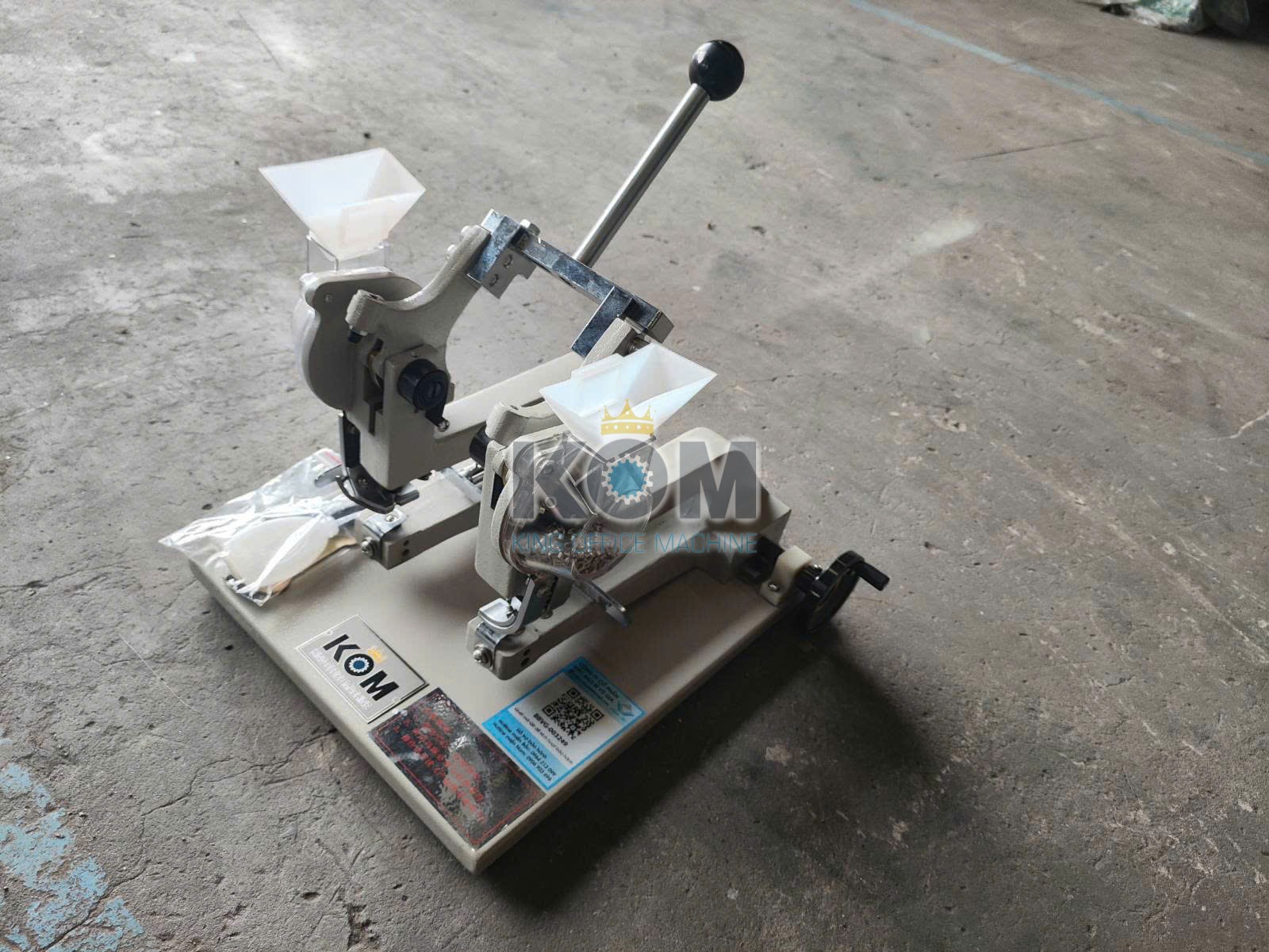 Máy đóng mắt cáo bằng tay 8 KOM bán máy đóng ore thủ công 2 đầu phi 4mm