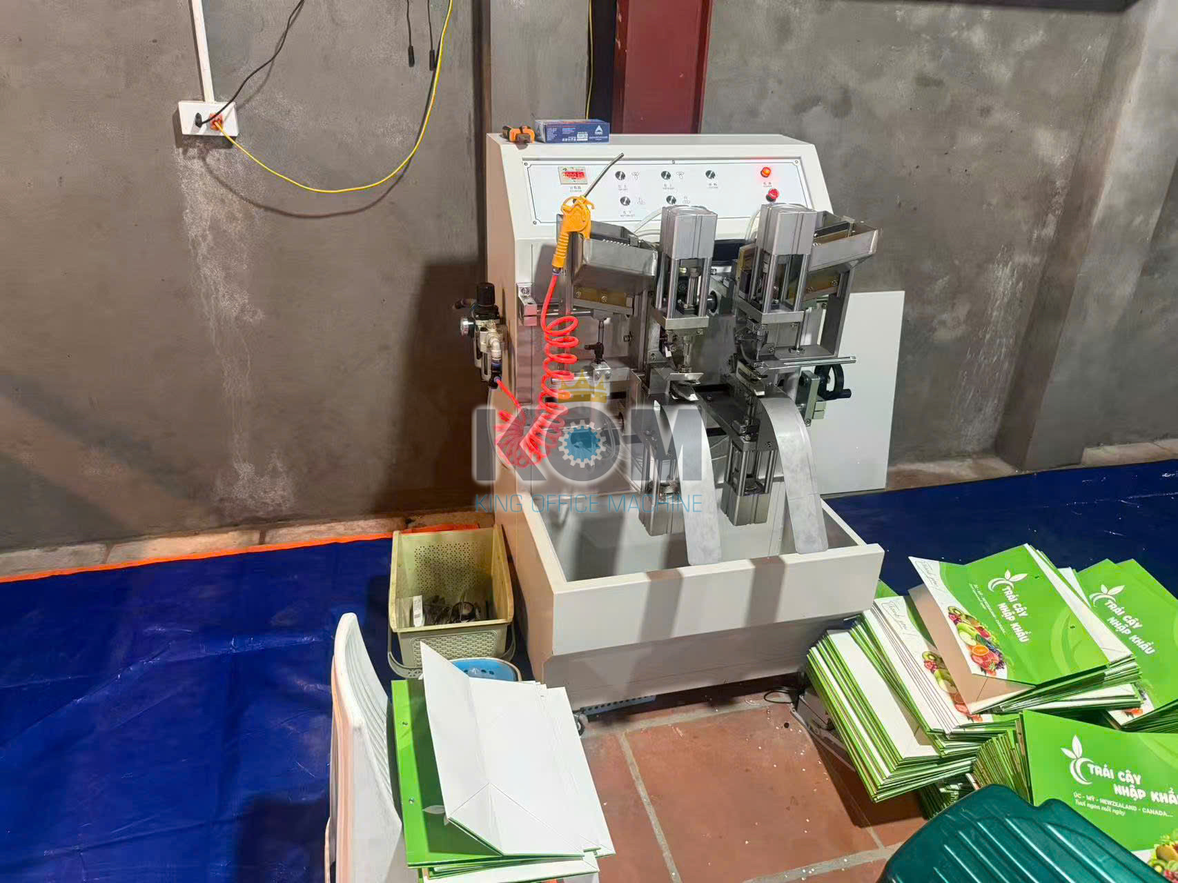 Máy đóng mắt cáo 4 đầu 5 may dong khoen ore tui giay
