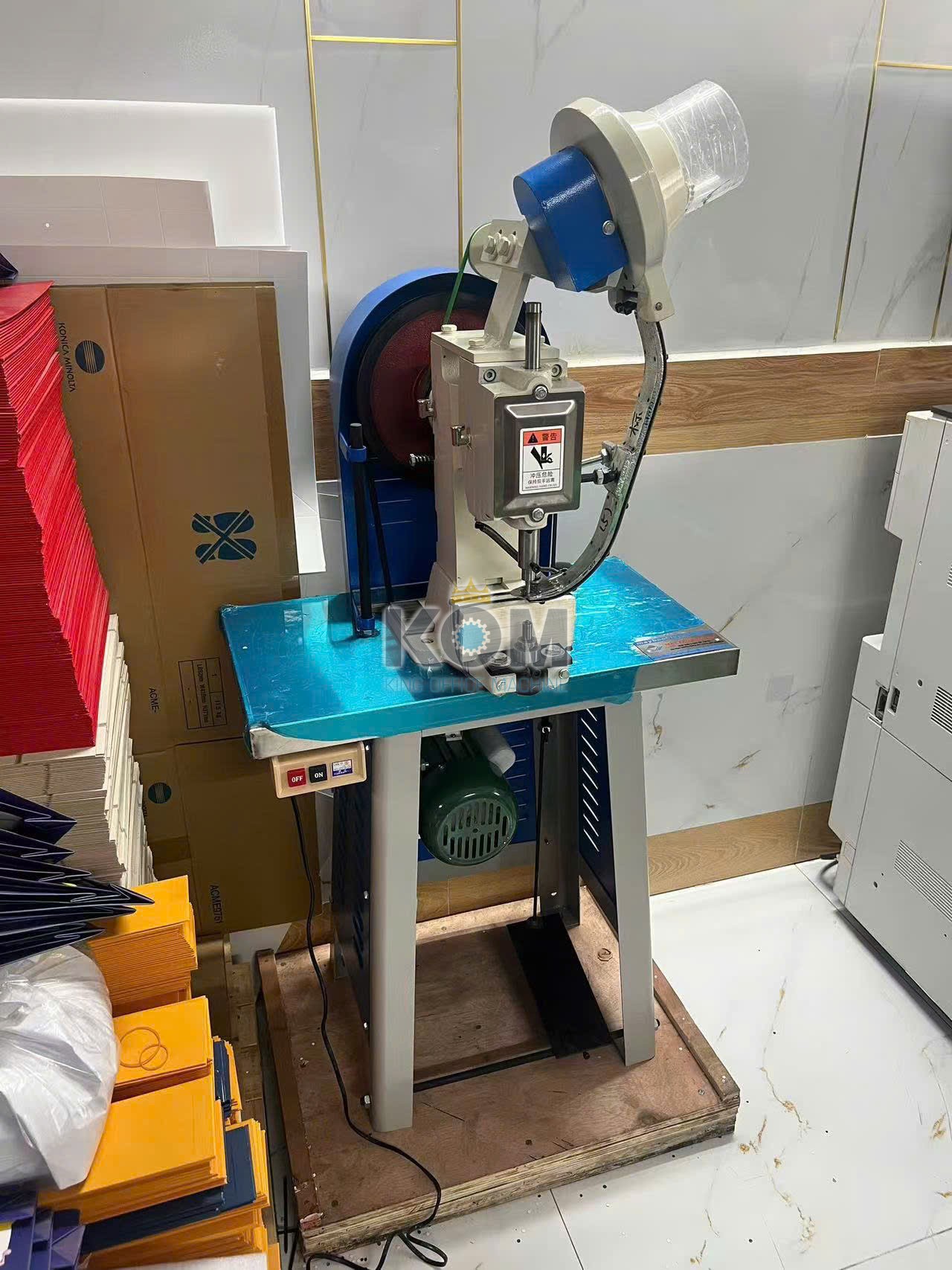 may dong khuy tui giay 1 dau