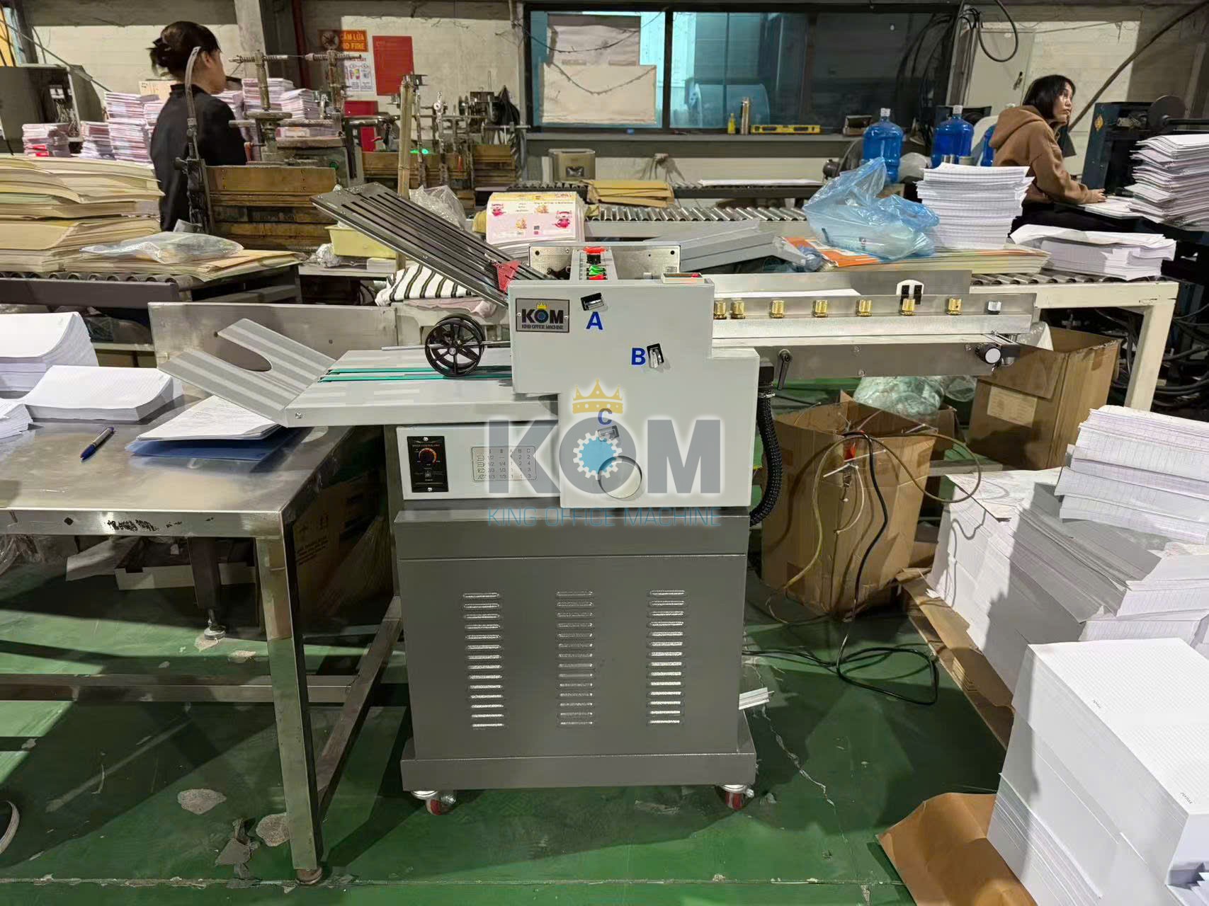 Máy gấp đôi trang sách