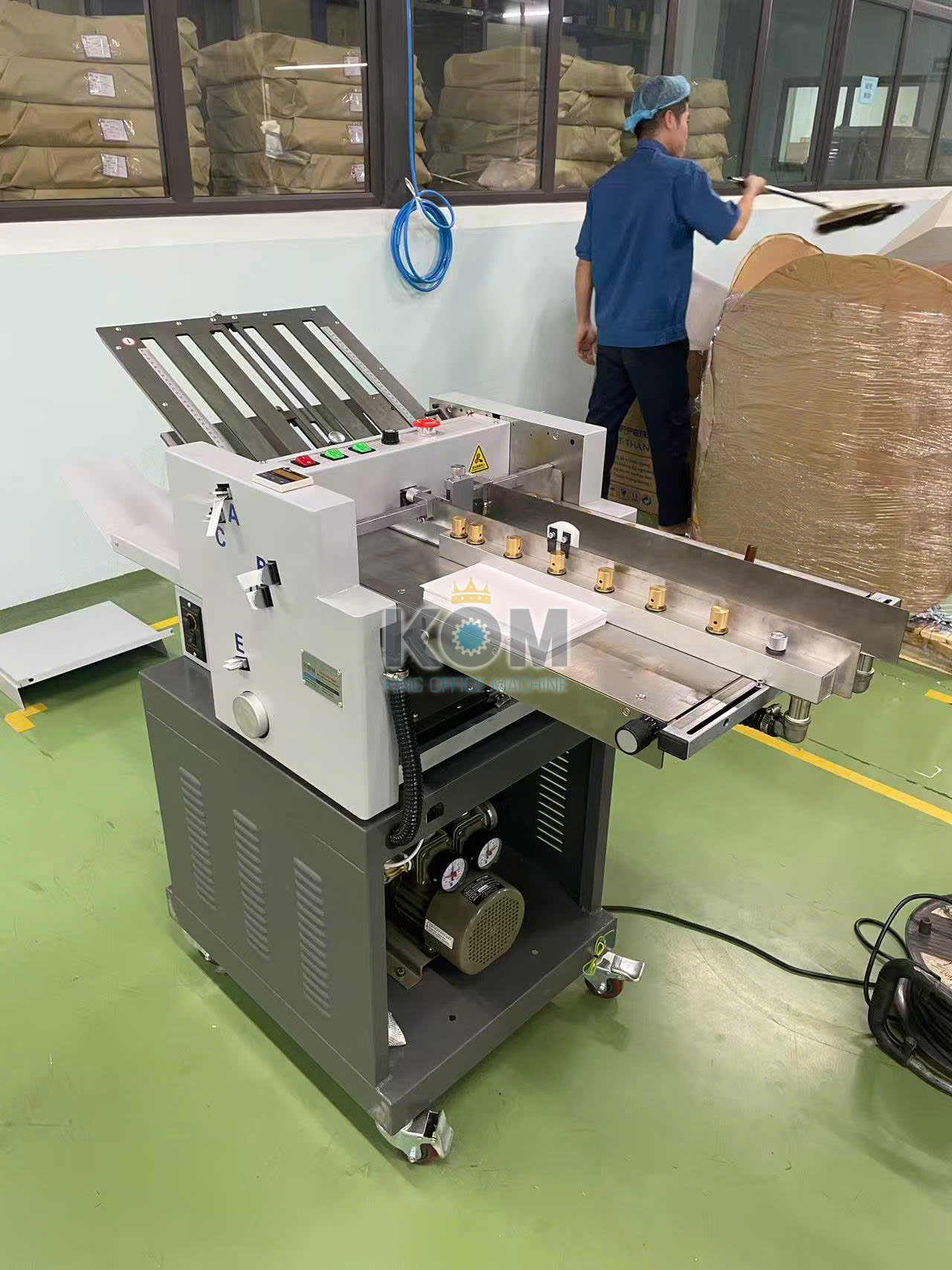 Máy gấp giấy 4 vạch tốc độ cao 13 may gap to huong dan su dung 1