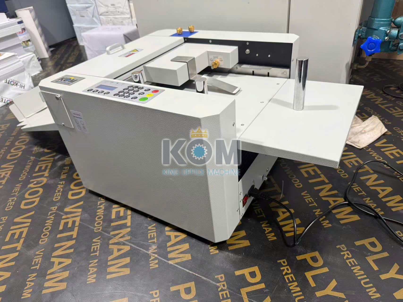 kom ban may can gan bia sach