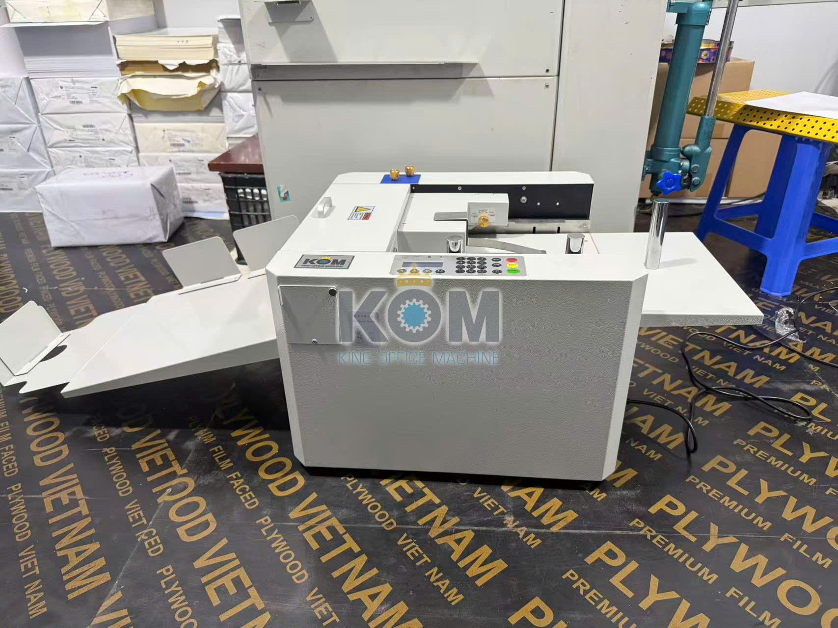 may can gan bia sach tu dong kho a3