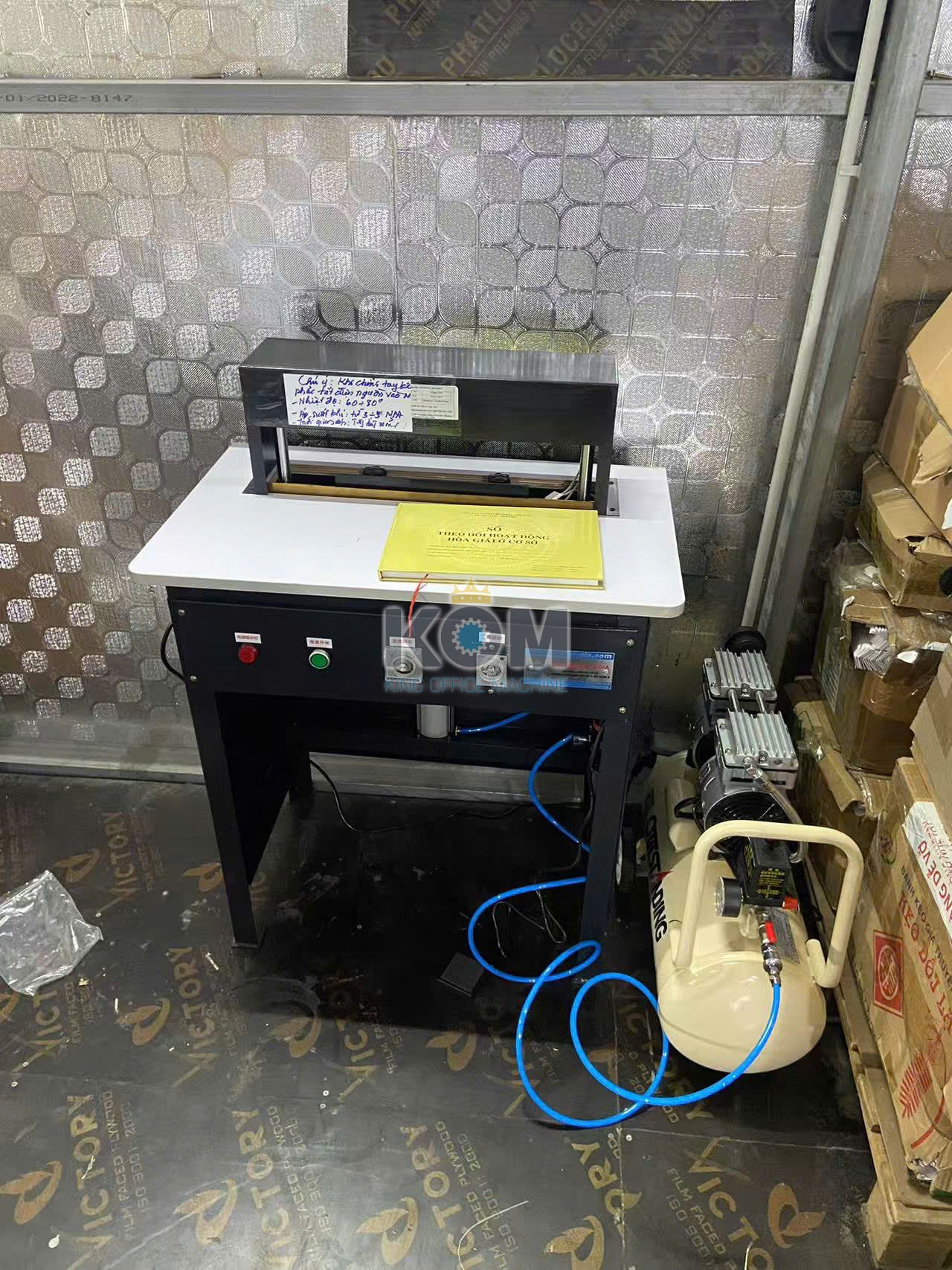 Máy tạo rãnh mịn bìa cứng sách 10 Máy ép gáy bìa cứng sách