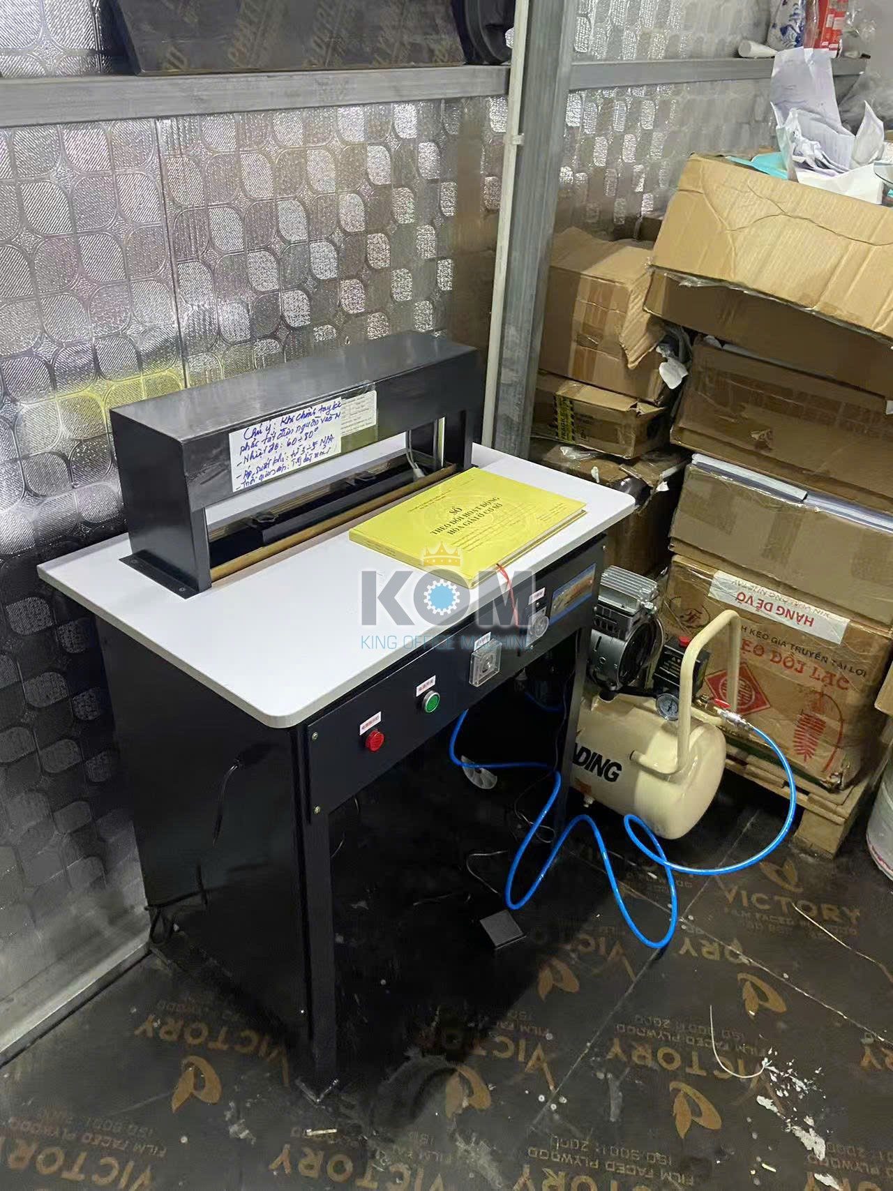 Máy tạo rãnh mịn bìa cứng sách 9 Máy ép rãnh gáy bìa cứng sách