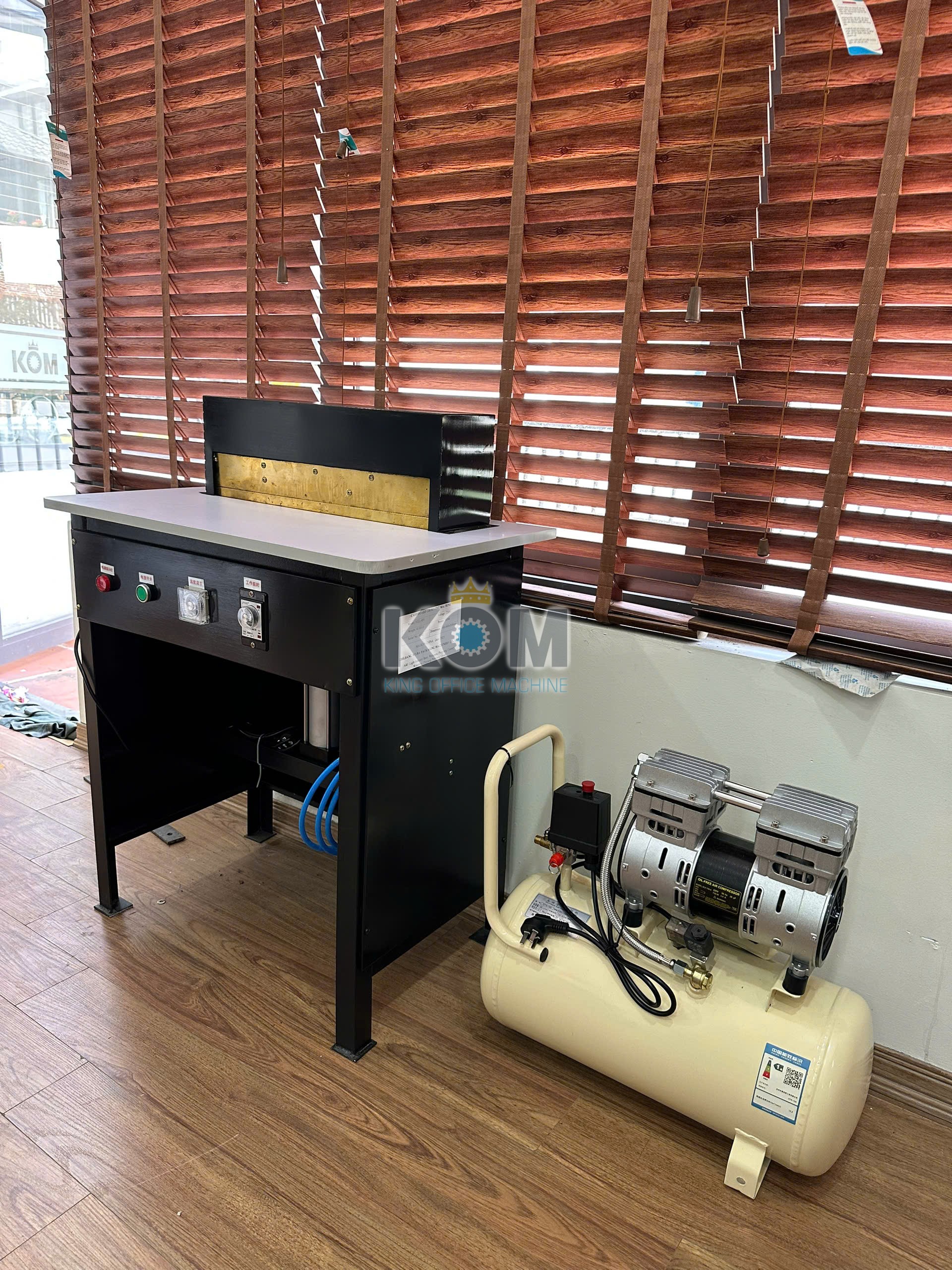 Máy tạo rãnh mịn bìa cứng sách 3 máy ép rãnh bìa cứng sách