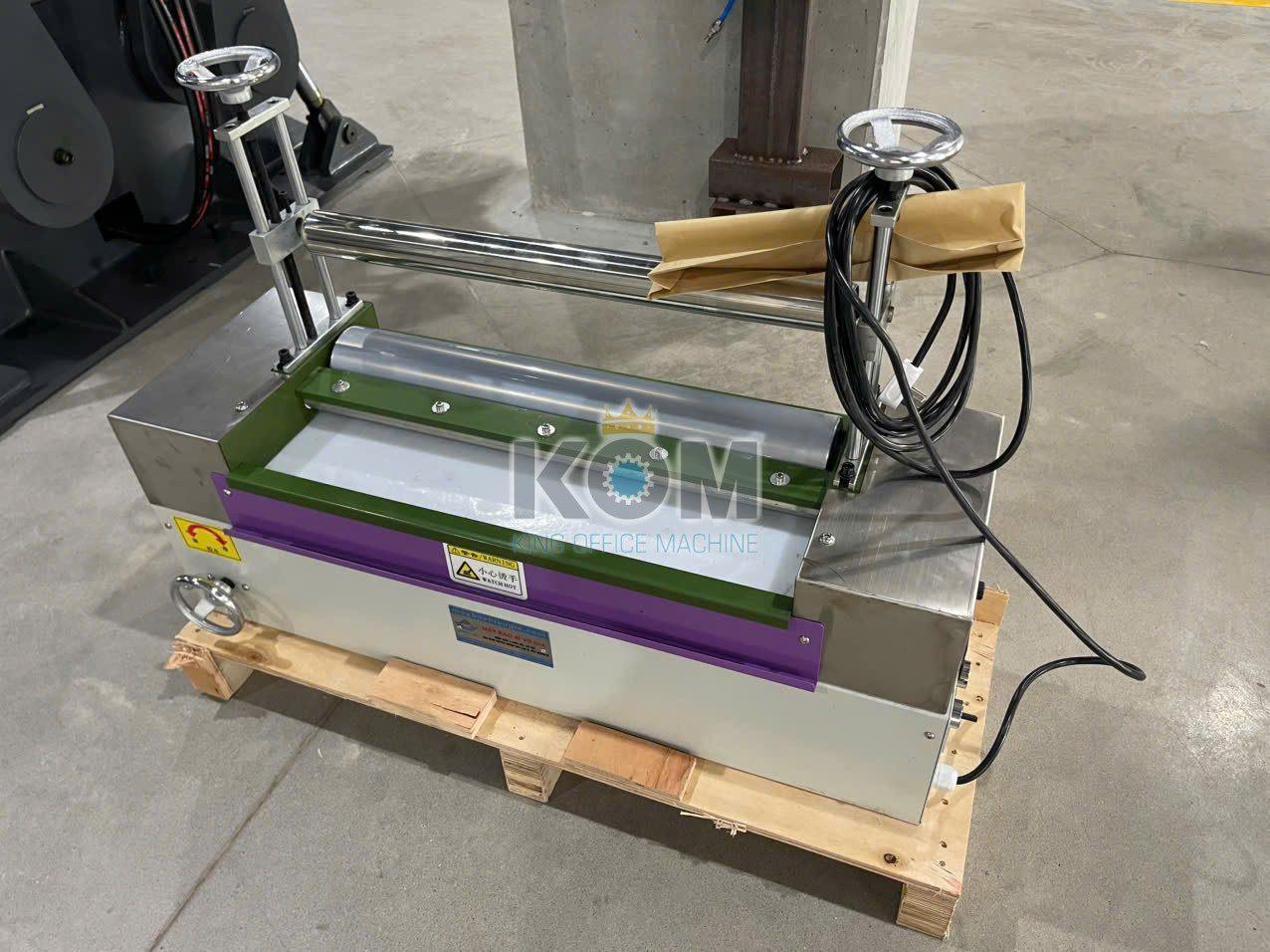 Máy bôi keo nhiệt dán mút xốp định hình 11 Mua may lan keo nhiet dan mut xop eva foam