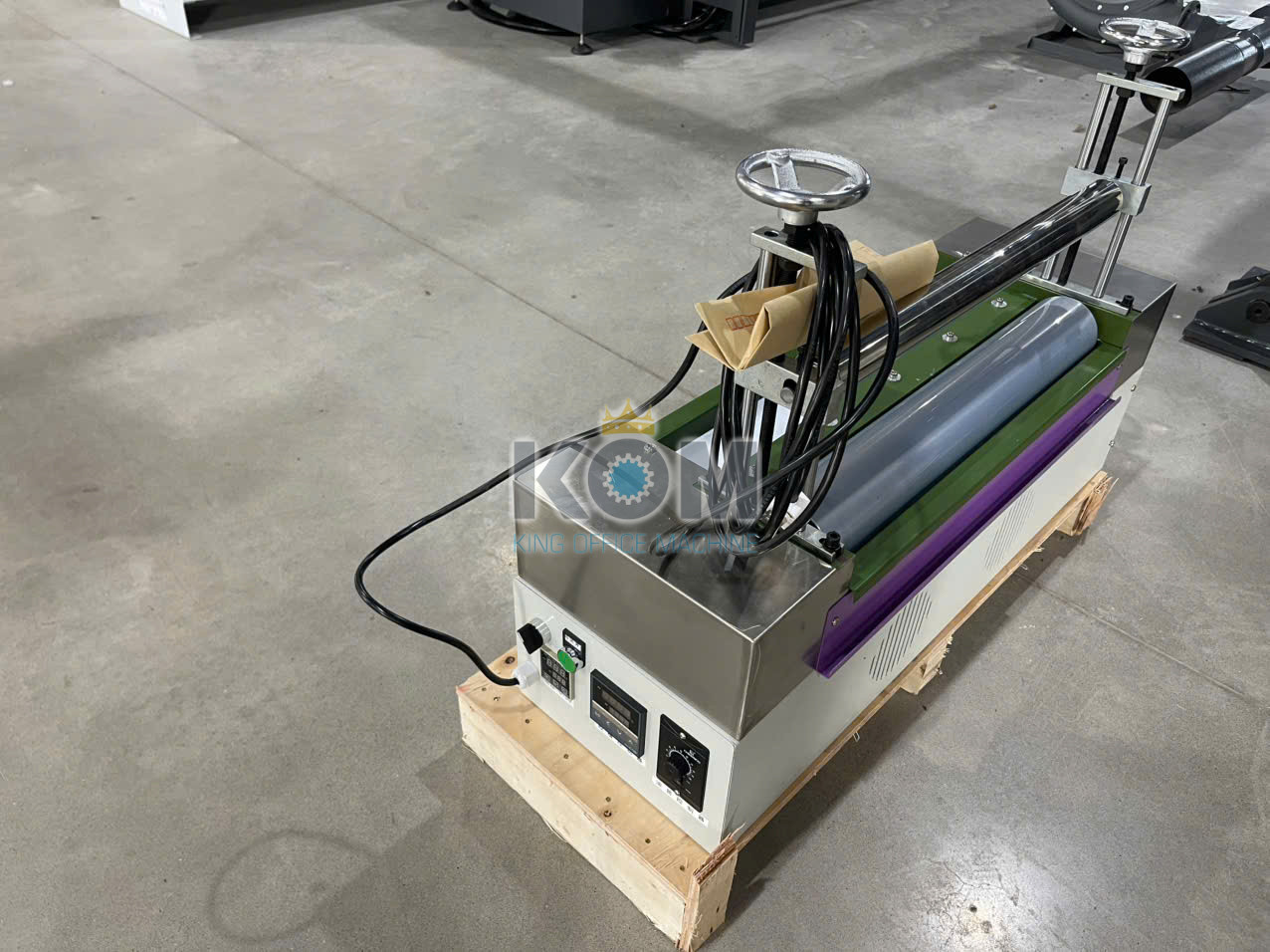 Máy bôi keo nhiệt dán mút xốp định hình 12 may boi keo nhiet dan foam dinh hinh