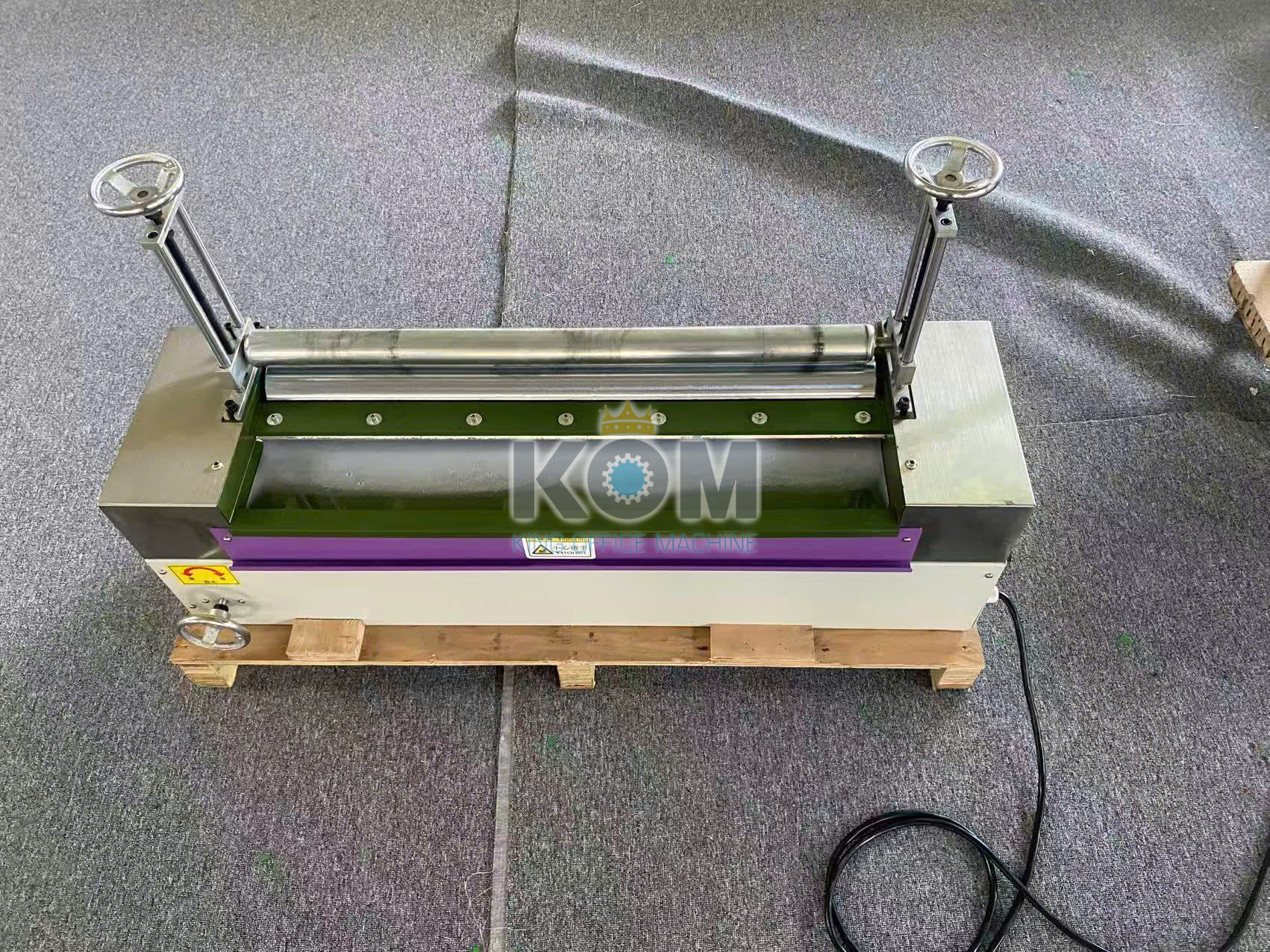 Máy bôi keo nhiệt dán mút xốp định hình 7 may boi keo nhiet kho 800mm