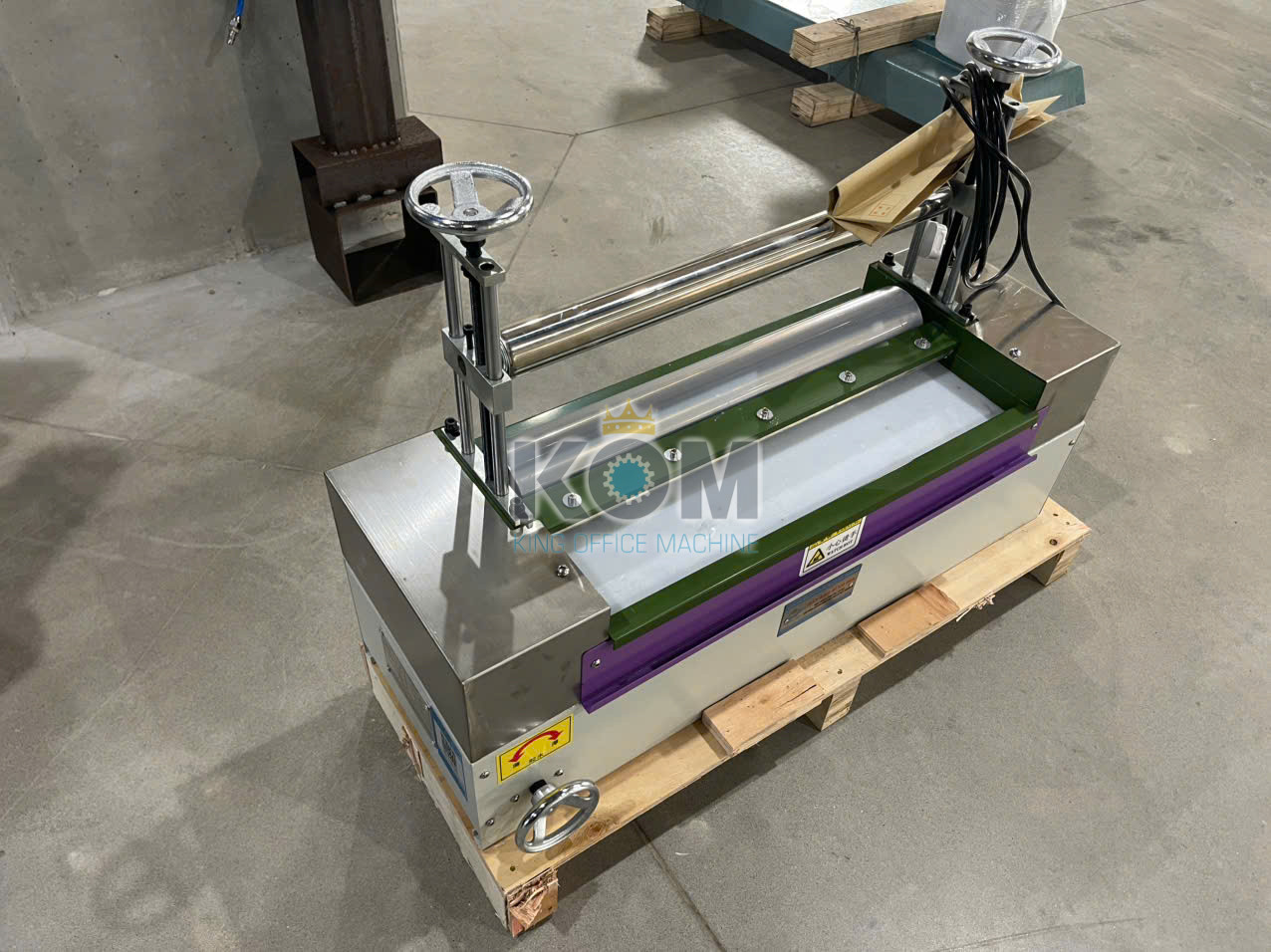 Máy bôi keo nhiệt dán mút xốp định hình 10 may lan keo nhiet dan foam xop kho 600mm