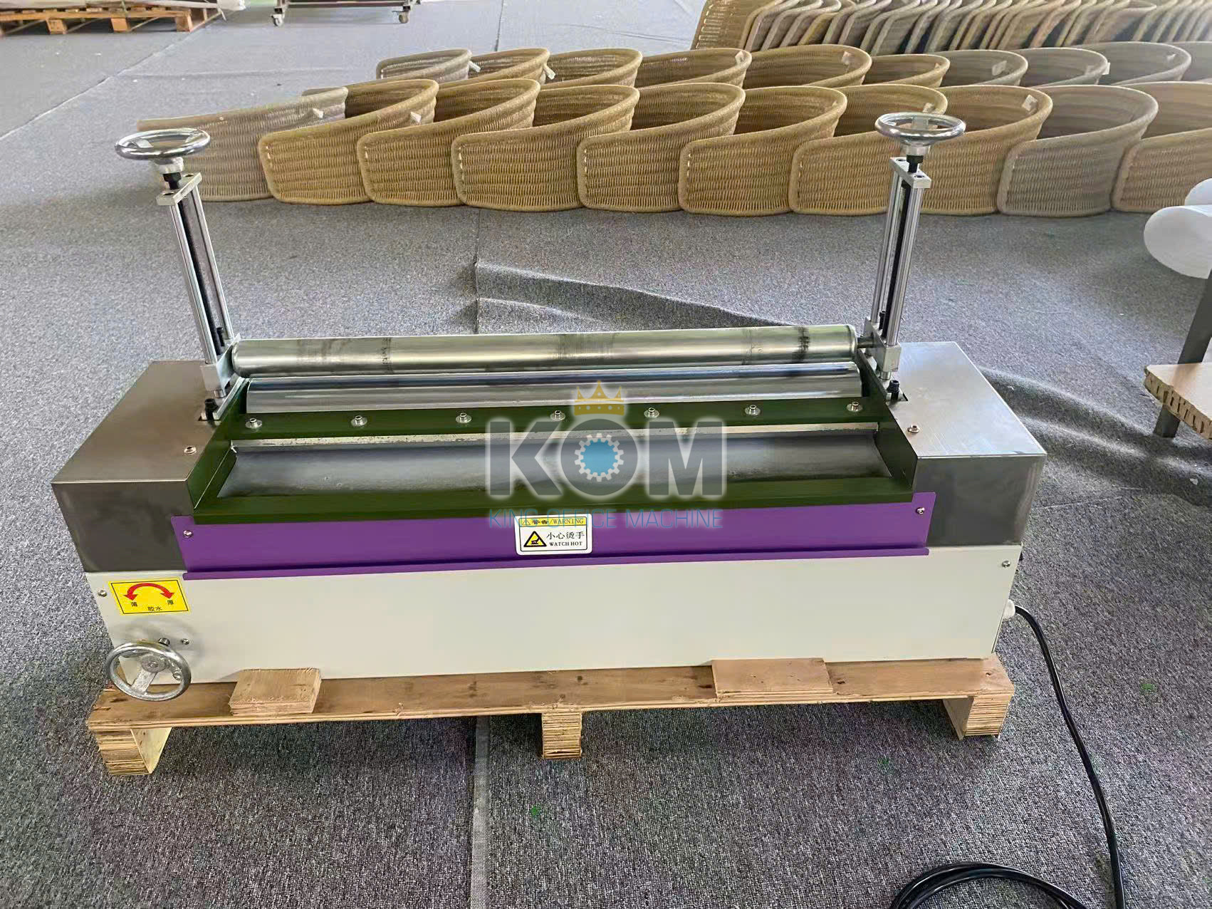 Máy bôi keo nhiệt dán mút xốp định hình 6 may lan keo nhiet dan giay to ong