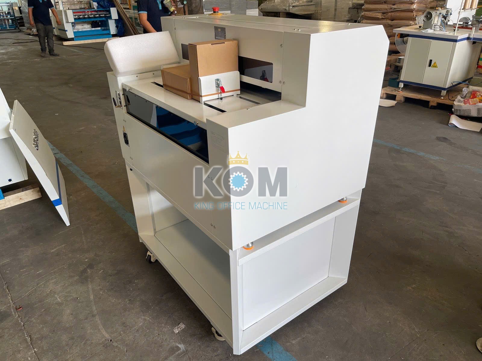 Máy cắt mẫu giấy khổ lớn (decal, lì xì, hộp giấy) 3 May cat mau giay kho lon ASC2301 1 1