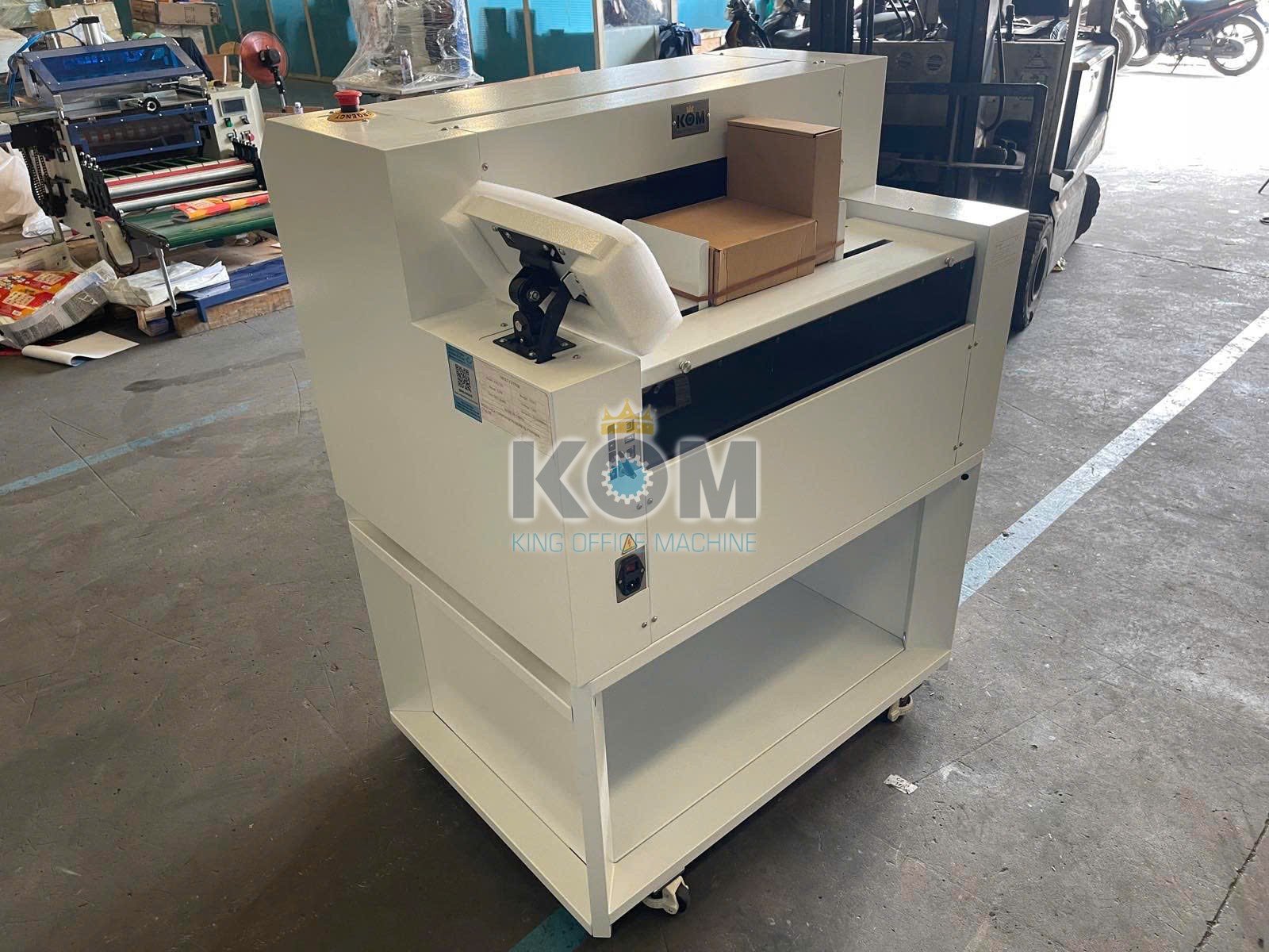 Máy cắt mẫu giấy khổ lớn (decal, lì xì, hộp giấy) 2 May cat mau giay kho lon ASC2301 1
