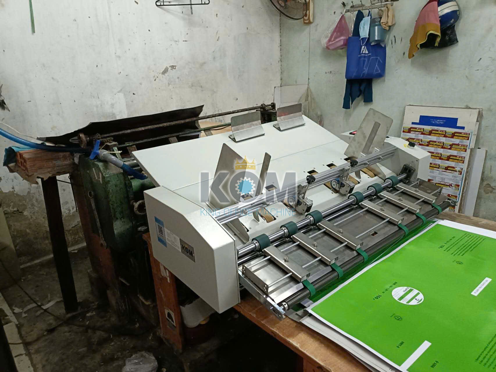 Máy cấp giấy tự động cho máy bôi keo 1 đầu nạp giấy tự động khổ 900x600mm