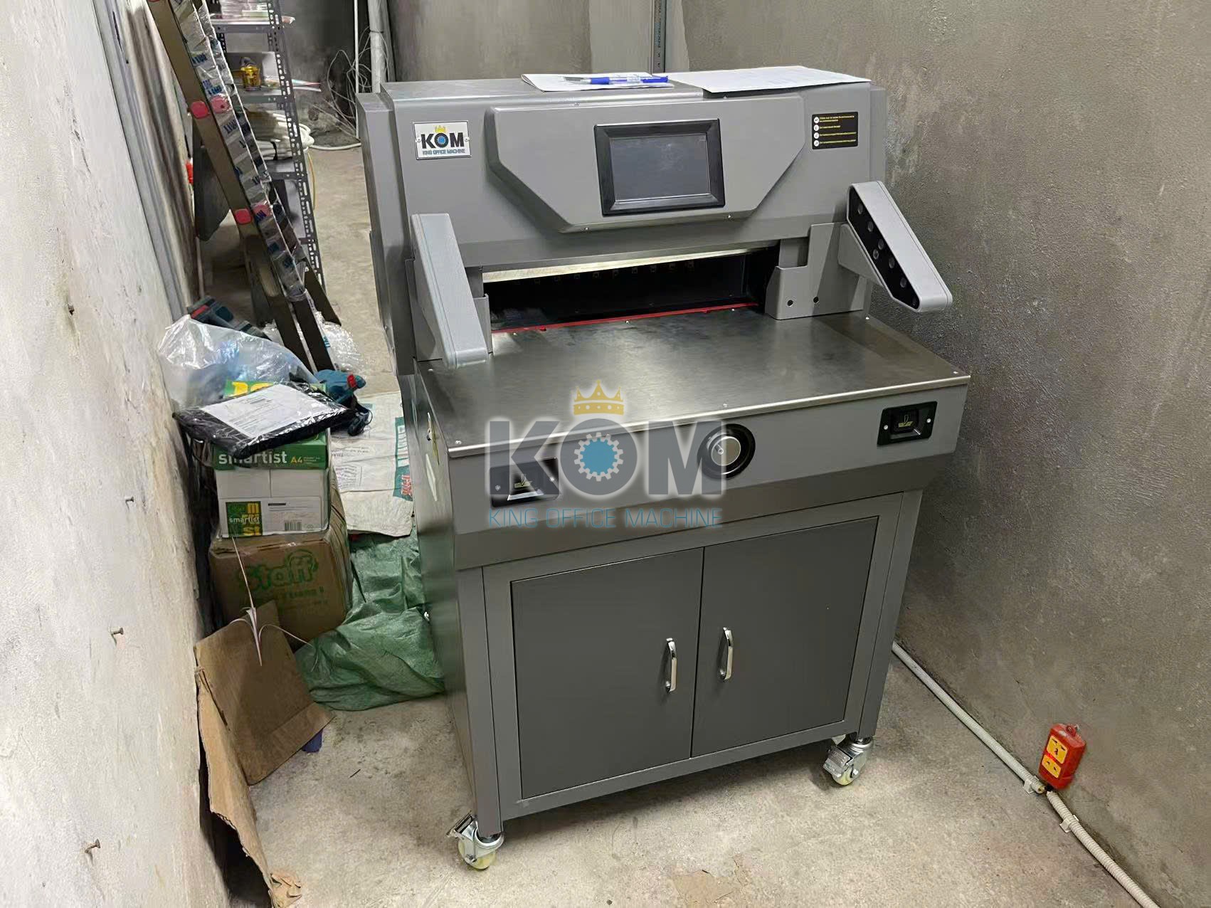 Máy xén giấy điện khổ 50cm - Họng dao 9cm 9 Bán máy cắt giấy lập trình khổ 500mm