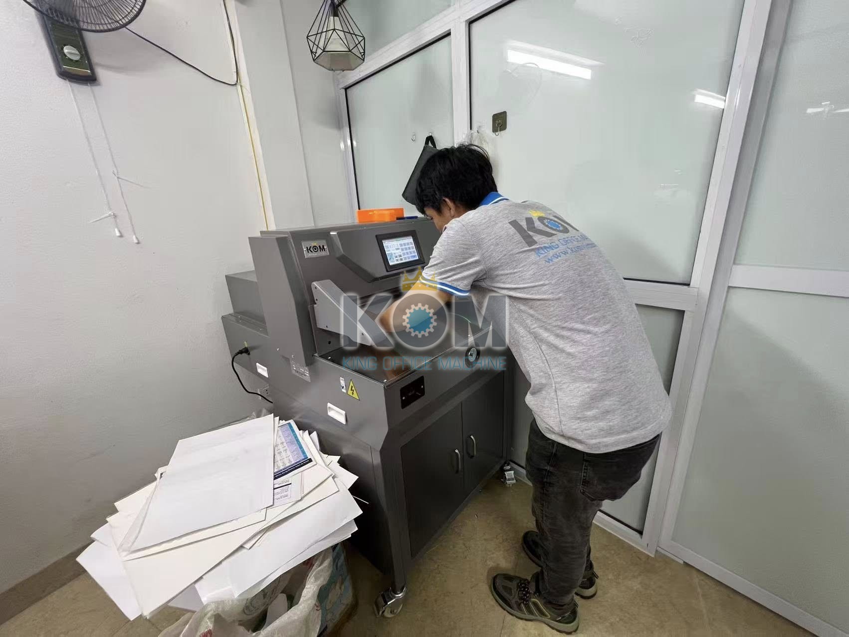 Máy xén giấy điện khổ 50cm - Họng dao 9cm 5 Bán máy cắt giấy văn phòng khổ a3