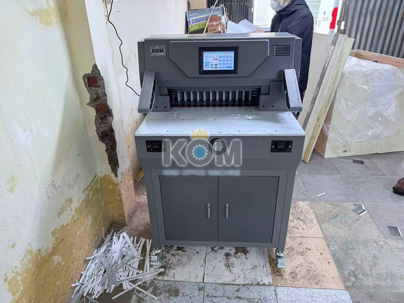 Máy xén giấy điện khổ 50cm - Họng dao 9cm 8 ban may cat xen giay dien mini 1