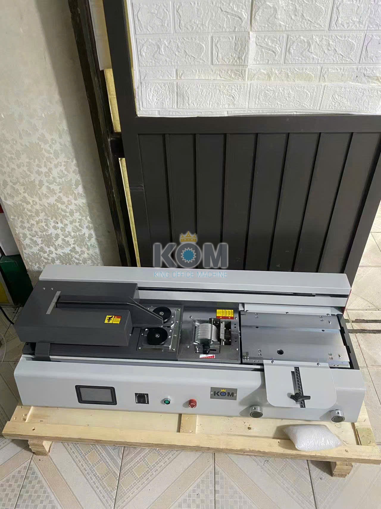 ban may keo gay sach kho a4