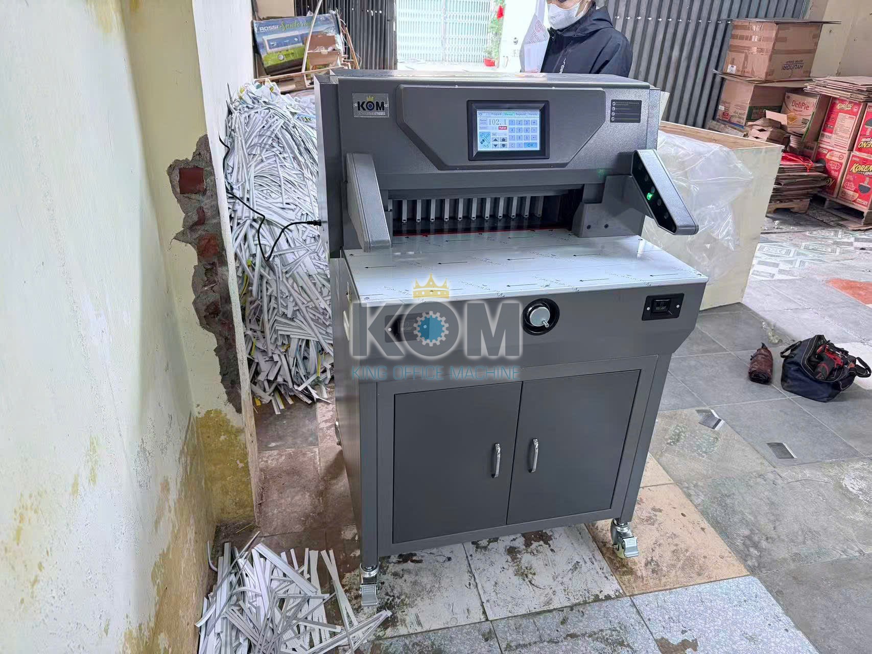 Máy xén giấy điện khổ 50cm - Họng dao 9cm 11 kom ban may cat giay lap trinh kho 50