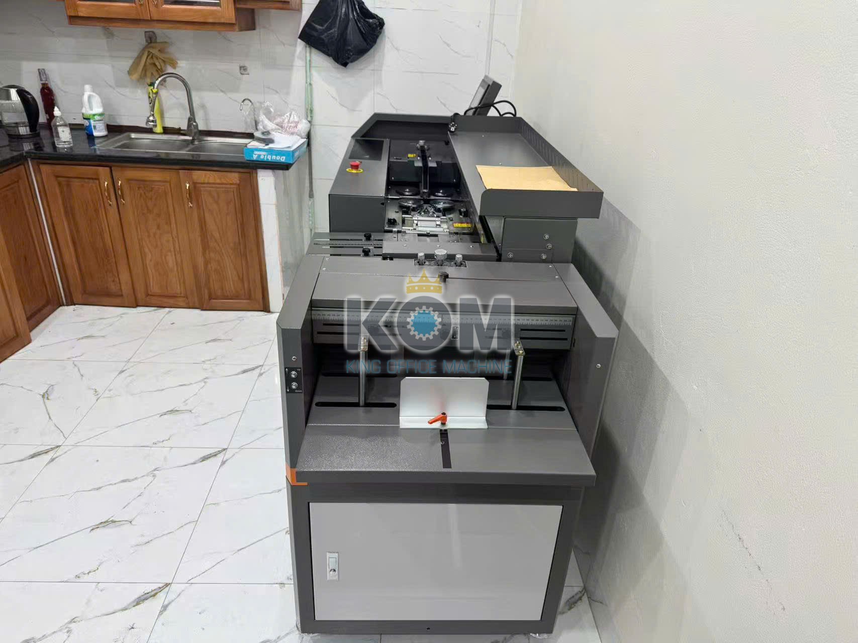 Máy đóng sách keo nhiệt tự động nạp + cấn gân 16 z7114829277016 97592da94fadae8844dc9039f84340dd