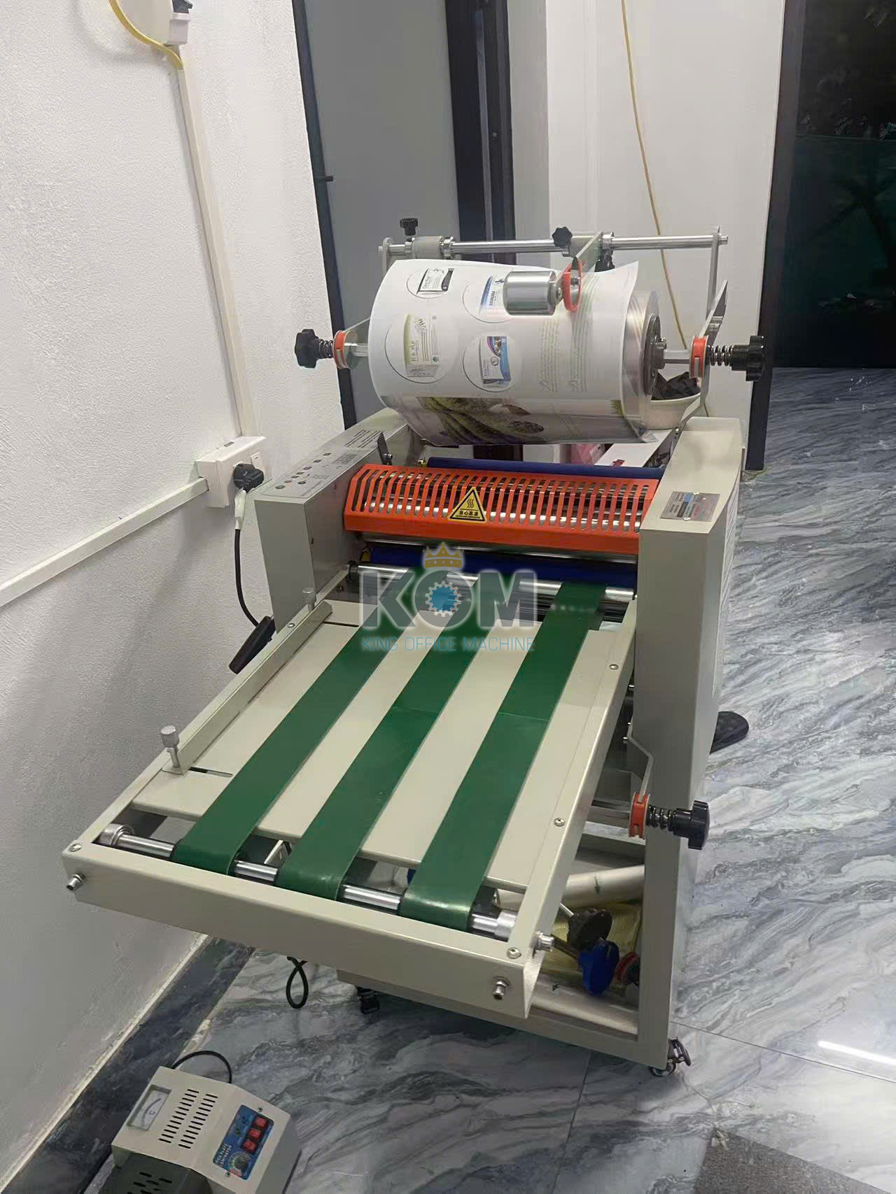 Máy cán màng mini thủ công khổ a3 14 VG 8400CG May can mang a3