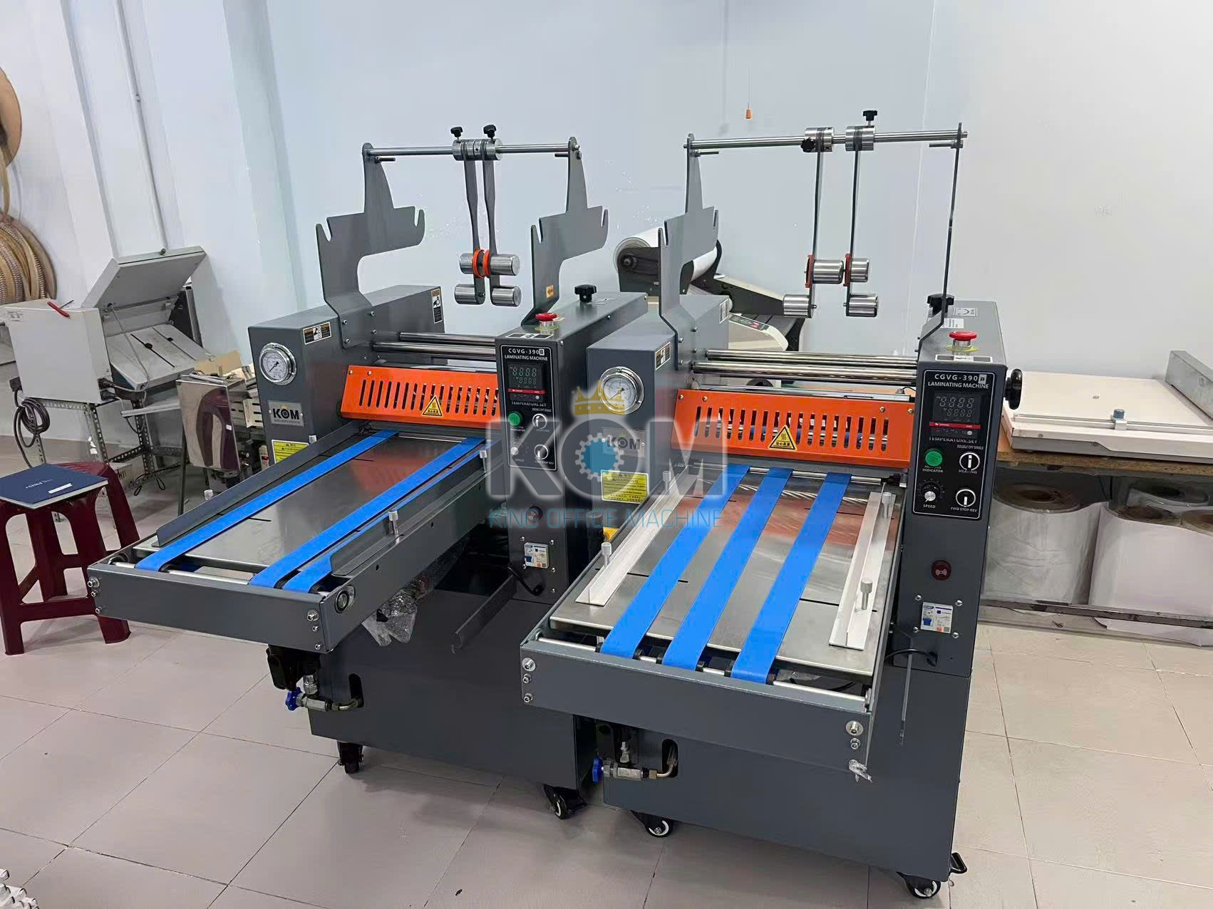 Máy cán màng tay bơm thủy lực 9 KOM bán 2 máy cán màng 390 thủy lực tại Tp HCM