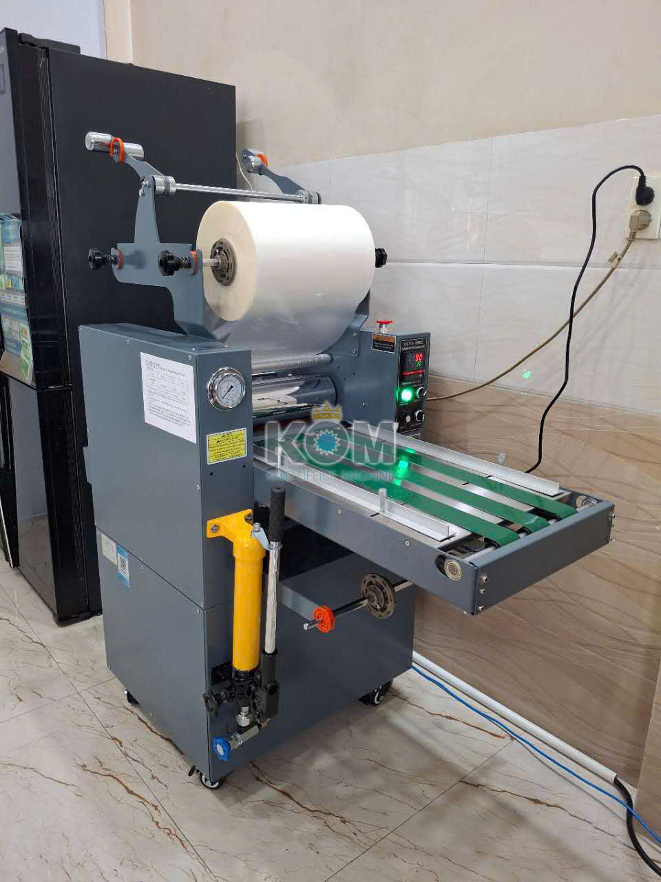Máy cán màng tay bơm thủy lực 14 may can mang tem nhan decal 390C