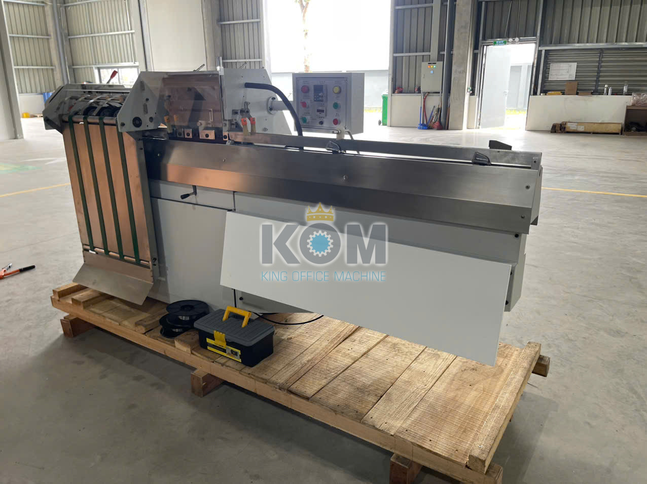 Máy đóng ghim kỵ mã bán tự động 2 may dong ghim ky ma 2 dau DQB404 02GD