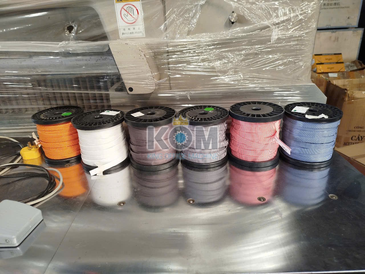 Máy dán chỉ đầu cuốn sách