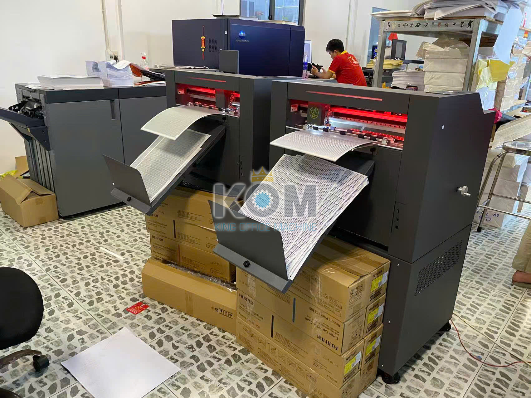 Máy cắt cấn bế kỹ thuật số 2 đầu 17 SR 350MAX kom viet nam cung cap