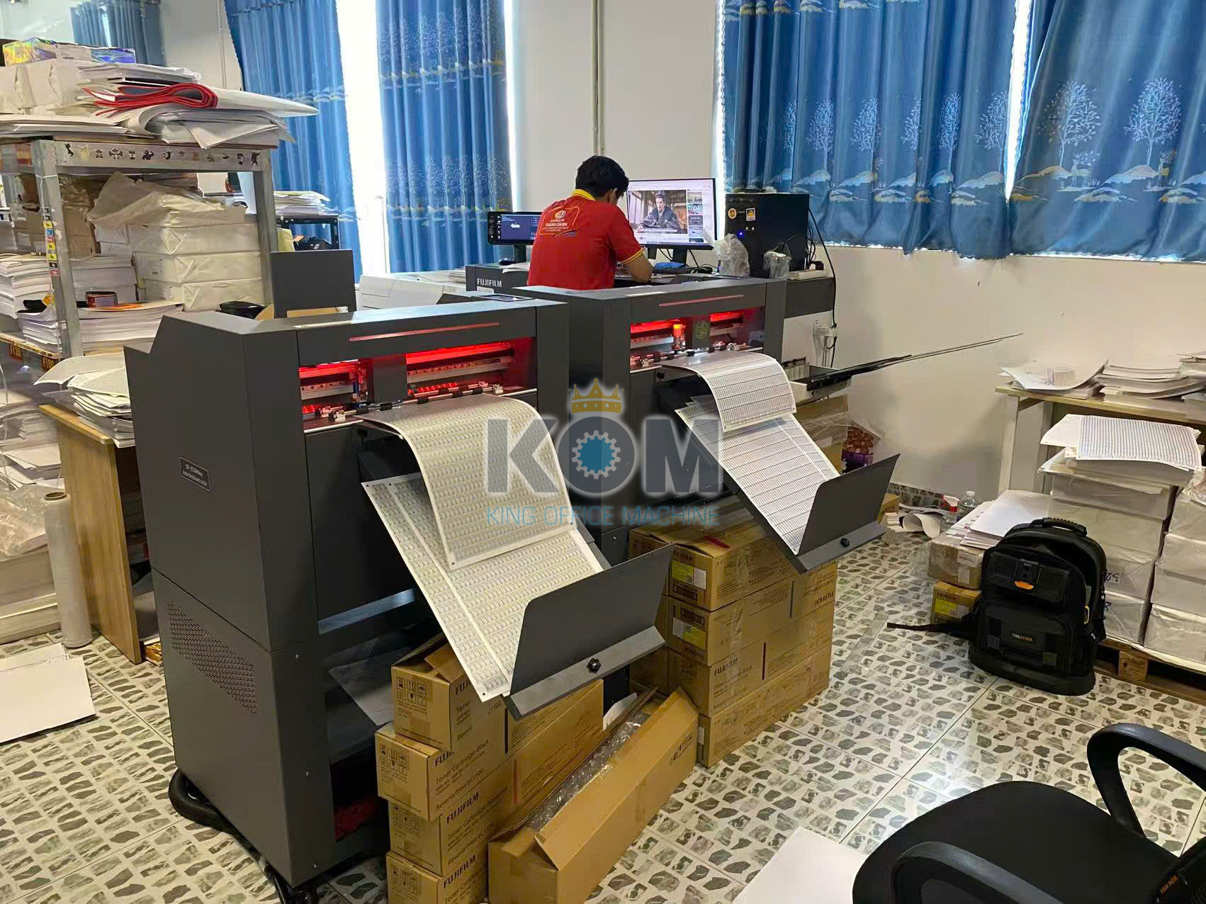 Máy cắt cấn bế kỹ thuật số 2 đầu 16 ban may cat can be phong bi SR 350MAX
