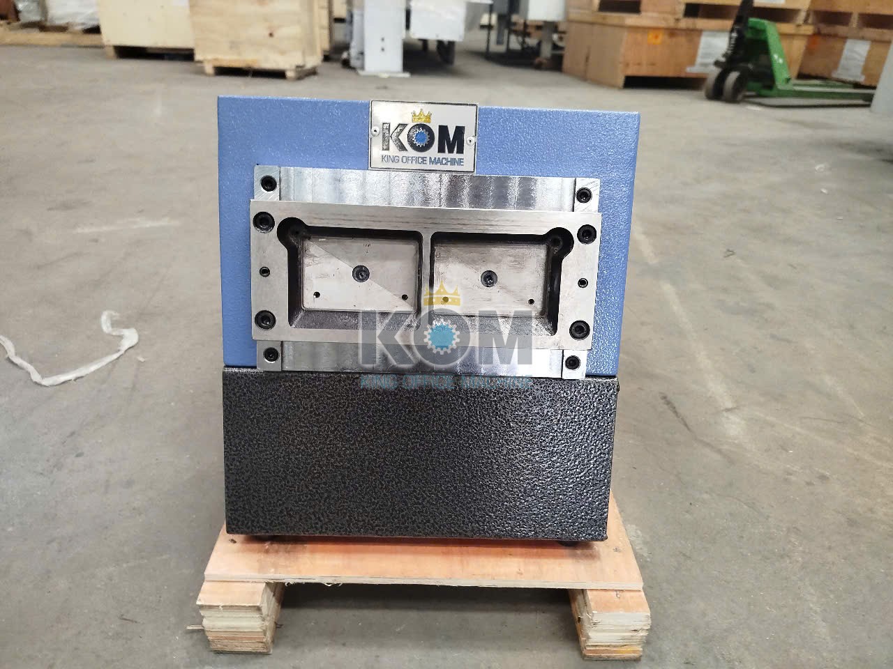 máy dập bế thẻ nhựa