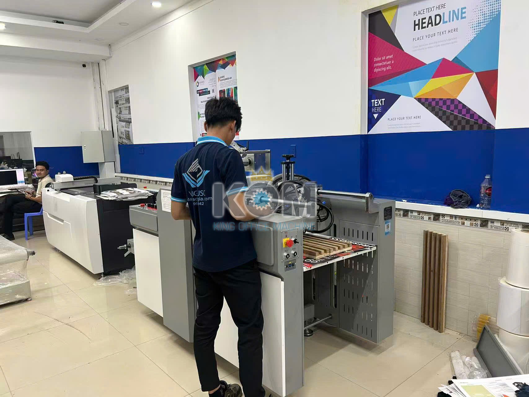 kom ban may can mang tu dong kho lon