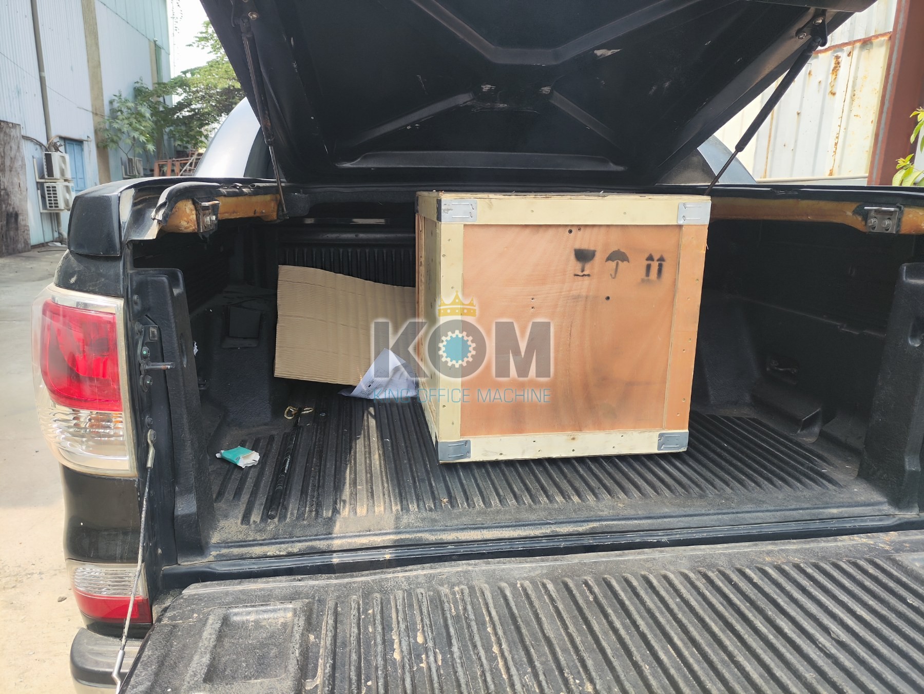 KOM giao máy đóng sách keo nhiệt mini B40F 11 Mấy đóng sách mini khổ a4