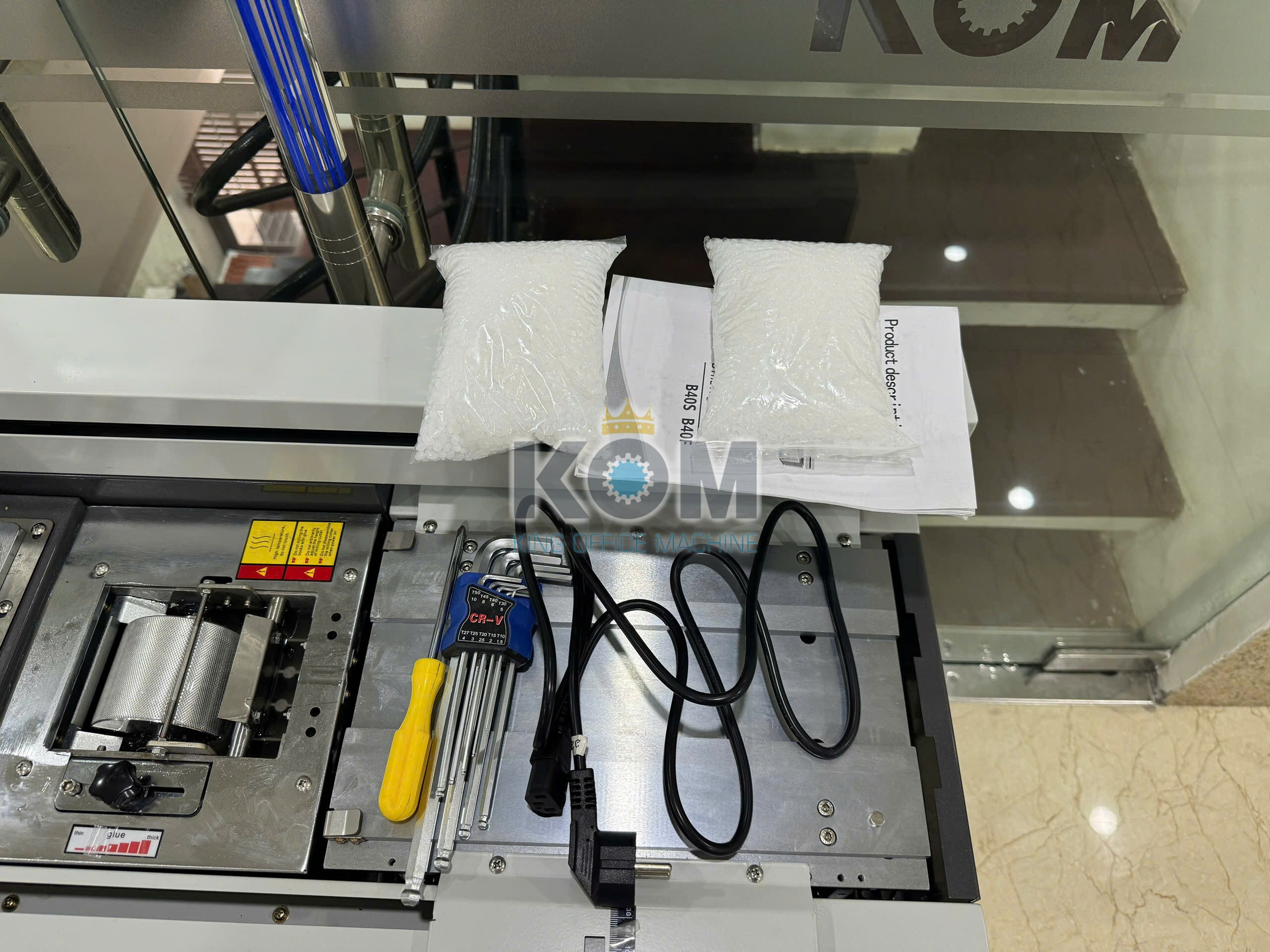 KOM giao máy đóng sách keo nhiệt mini B40F 1 Phụ kiện máy đóng sách giá rẻ