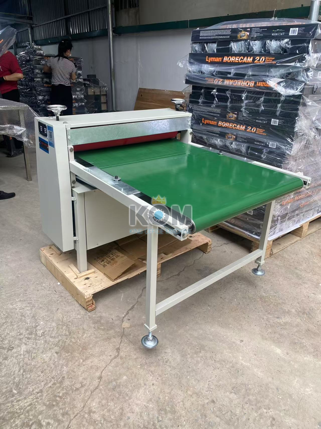 Máy ép bìa cứng có băng tải 720