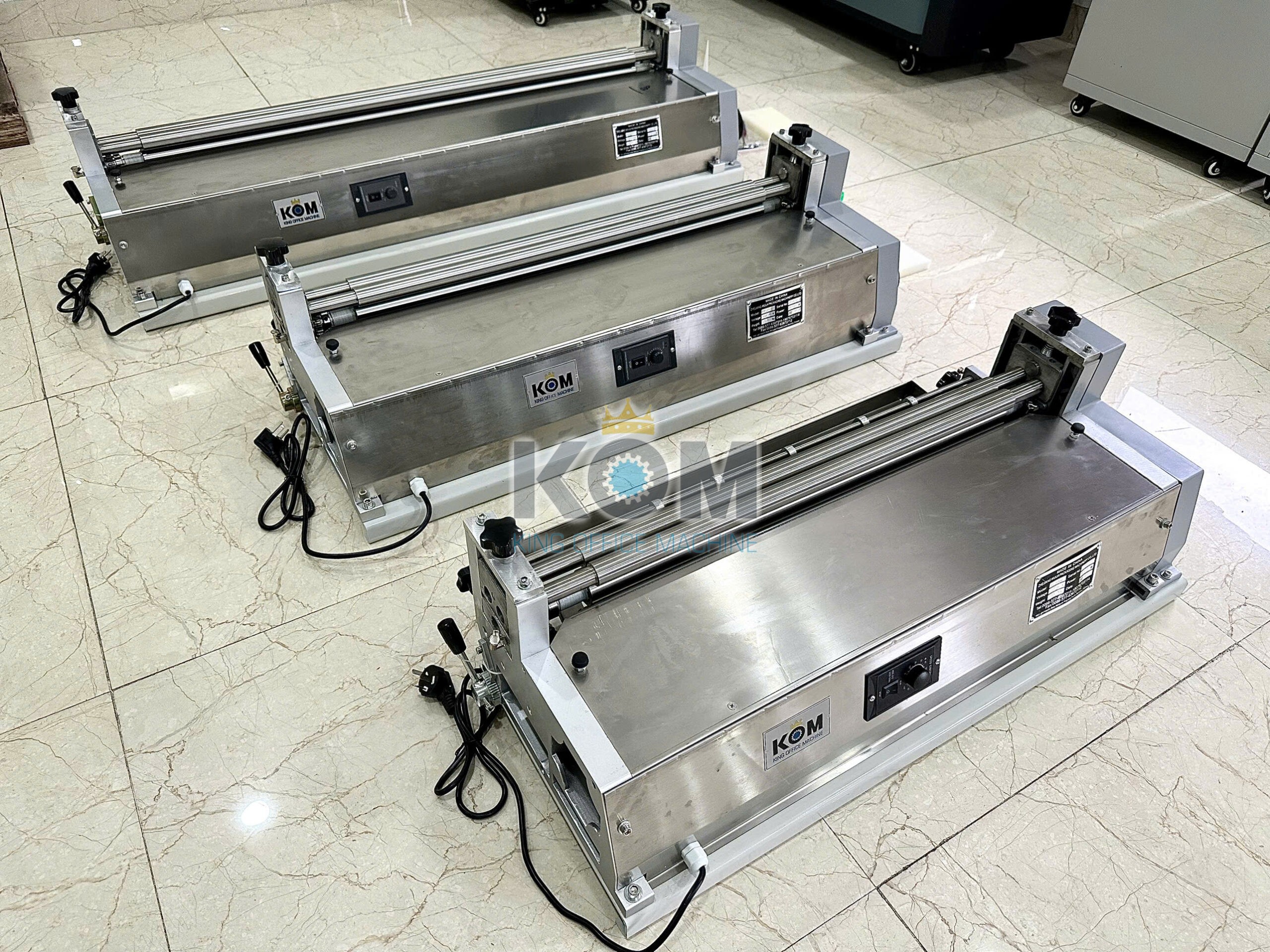 KOM Việt Nam bán máy bôi keo sữa inox khổ 1m