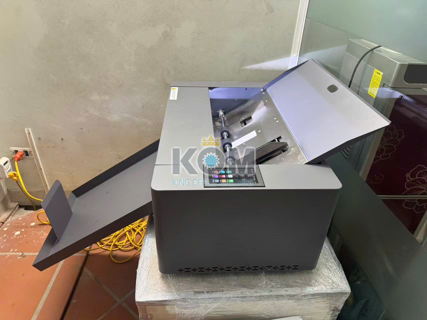 Máy bế decal tự động 4 may be de can tu dong ST 350