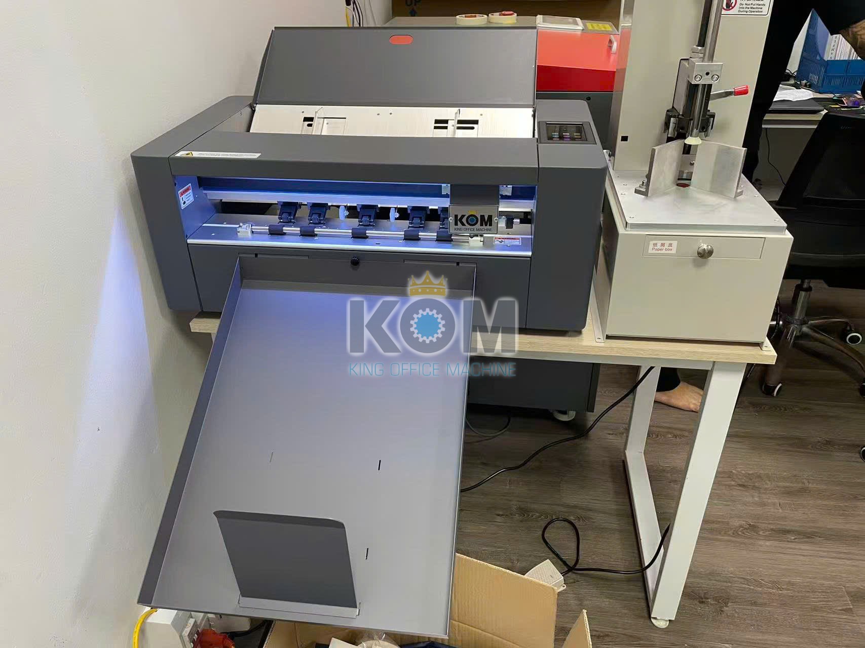 Máy bế decan tự động ST-350 và máy bo góc mini