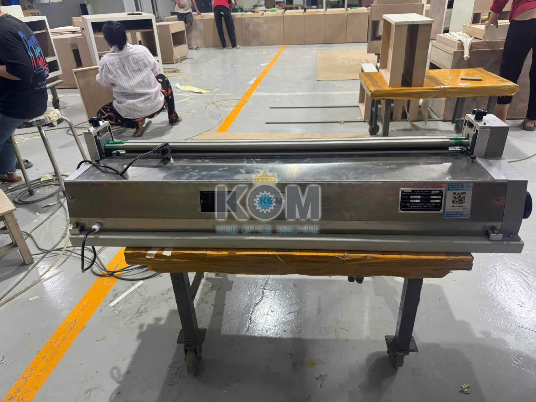 Máy bôi keo inox khổ 1m