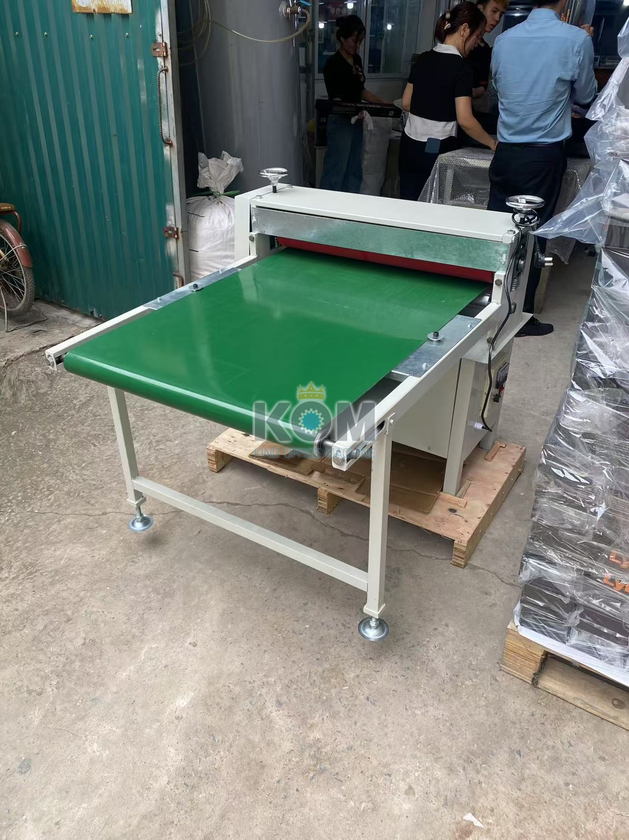 máy ép bồi có băng tải khổ 720