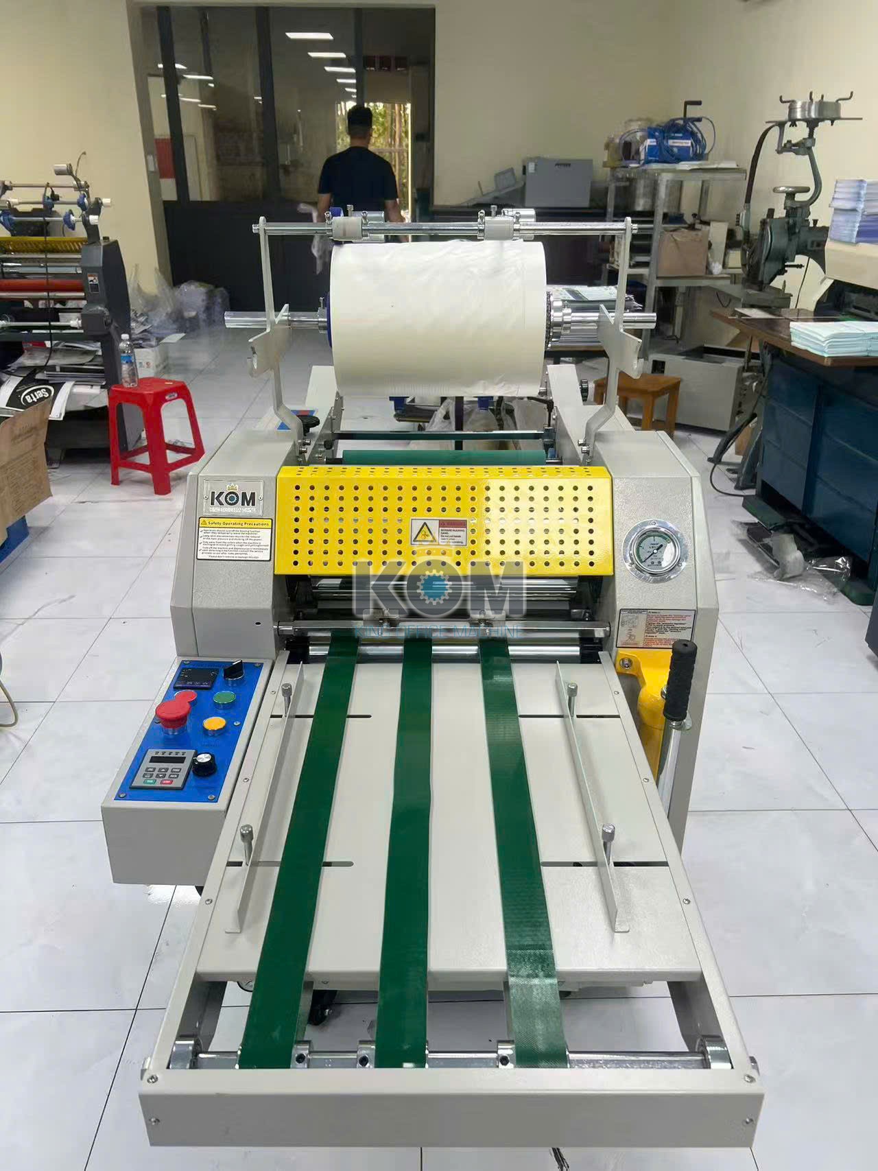 KOM bán máy cán màng 390 cao cấp