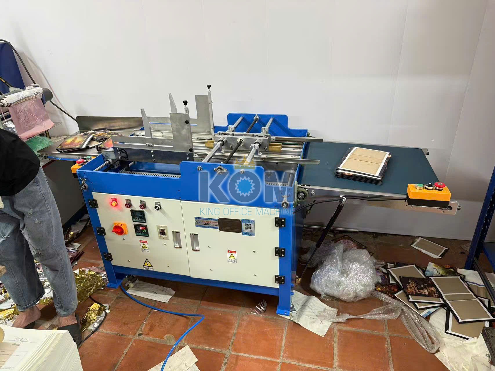 Máy ép tròn bìa cứng sách 5 Máy ép tròn bìa cứng sách Vũ Gia