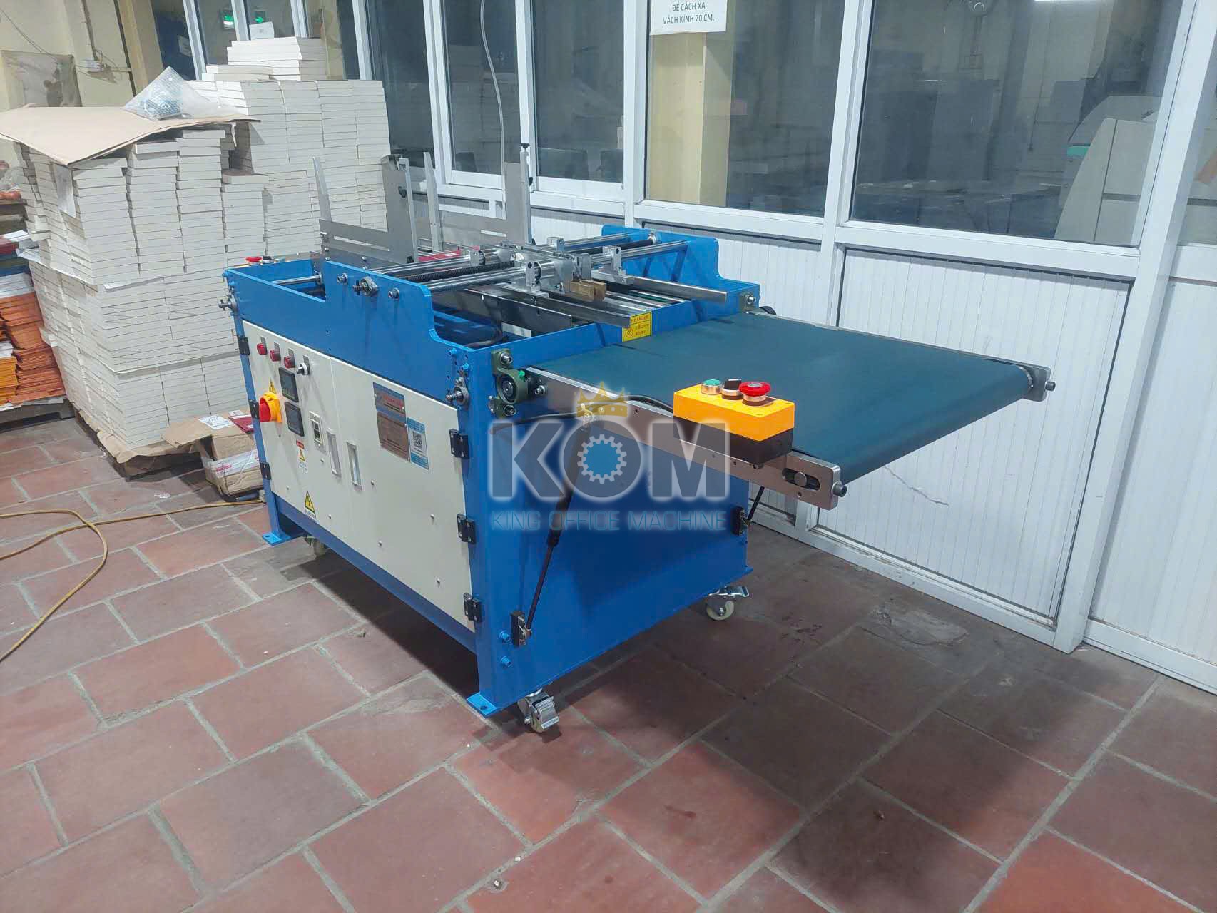 Máy ép tròn bìa cứng sách 6 Máy làm sách bìa cứng gáy tròn