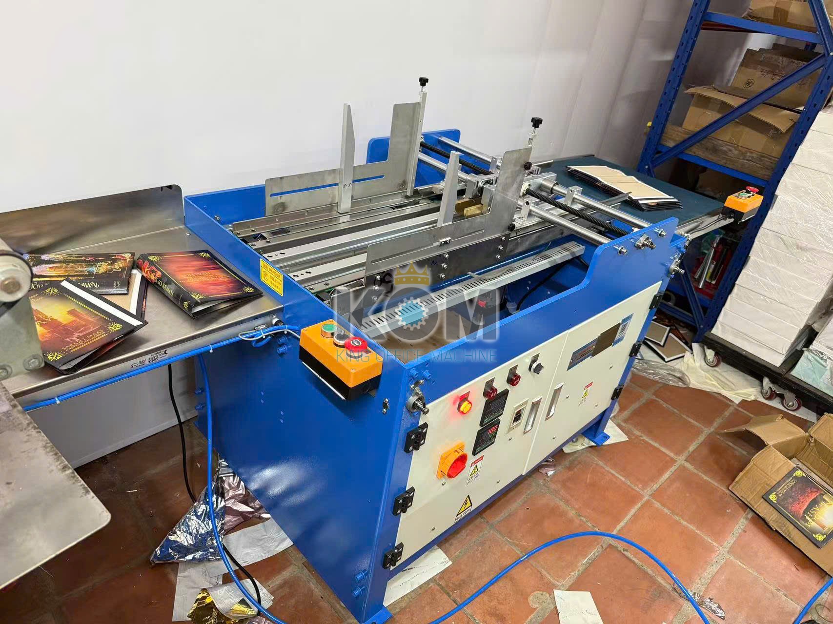 Máy ép tròn bìa cứng sách