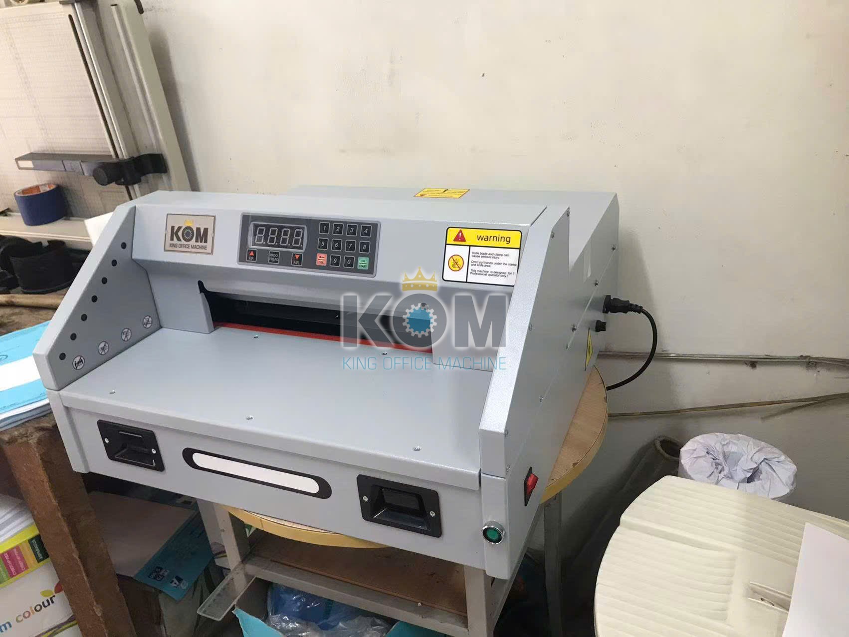 máy xén giấy văn phòng E330S