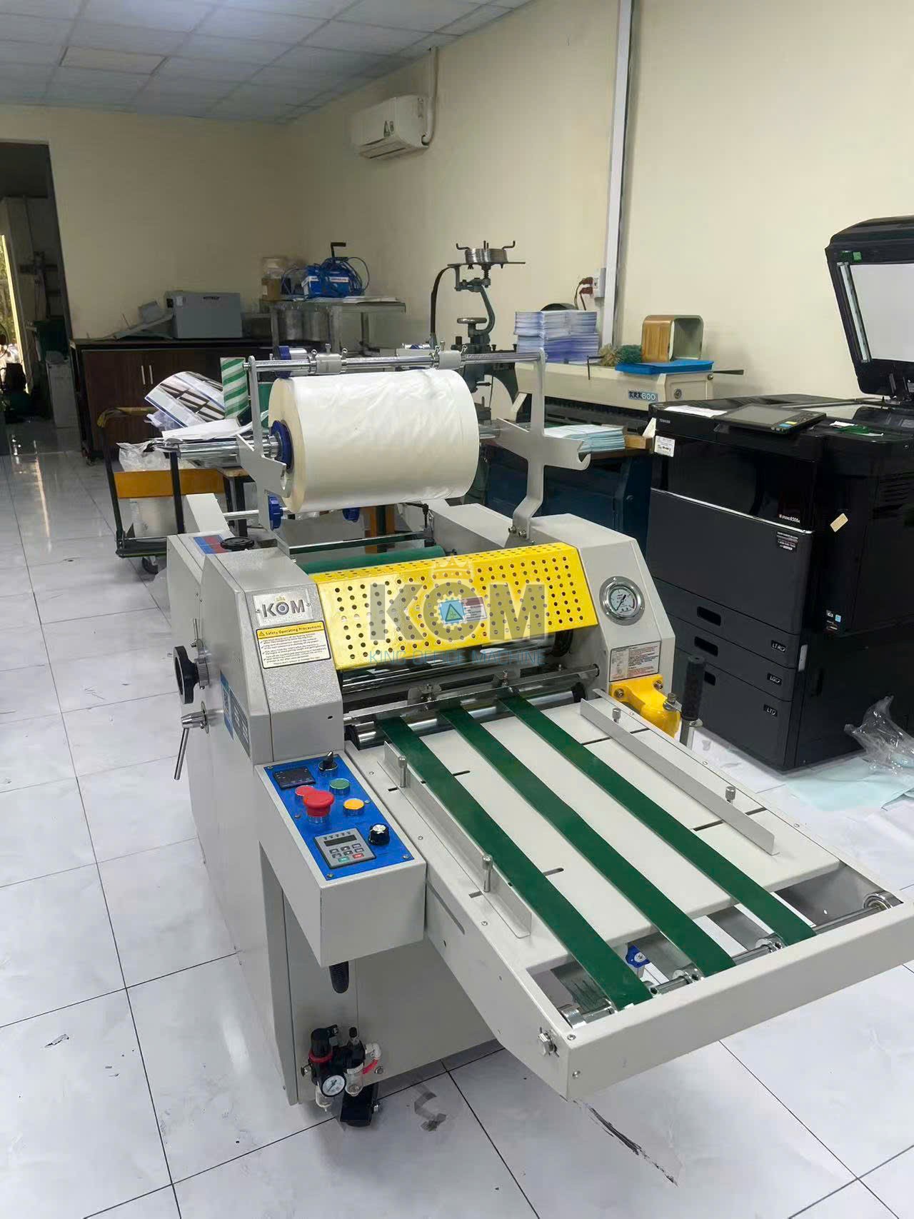 KOM bán máy cán màng 390 cao cấp
