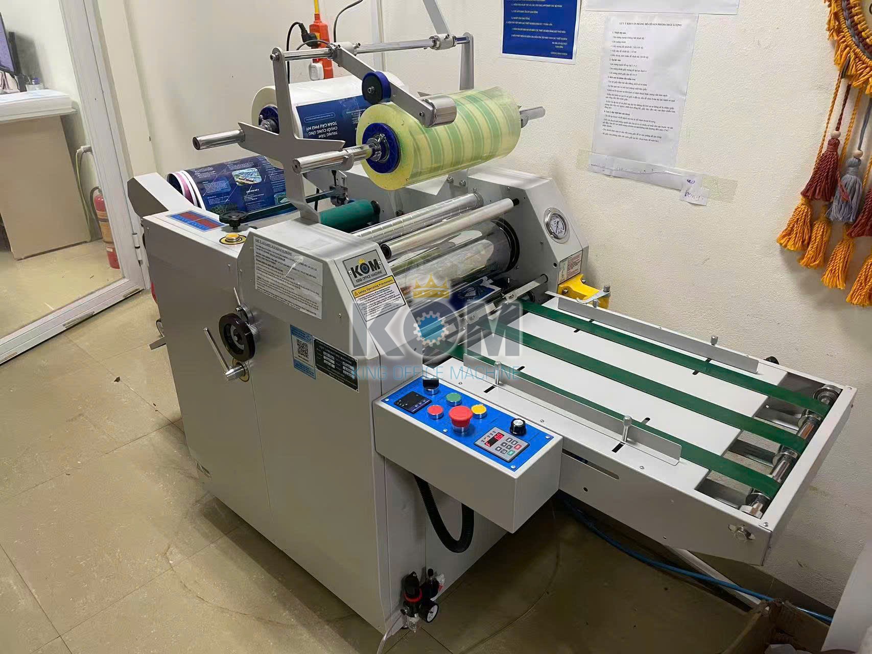 Máy cán màng bán tự động có thu cuộn 8 VŨ GIA bán máy cán màng bán tự động 390HT