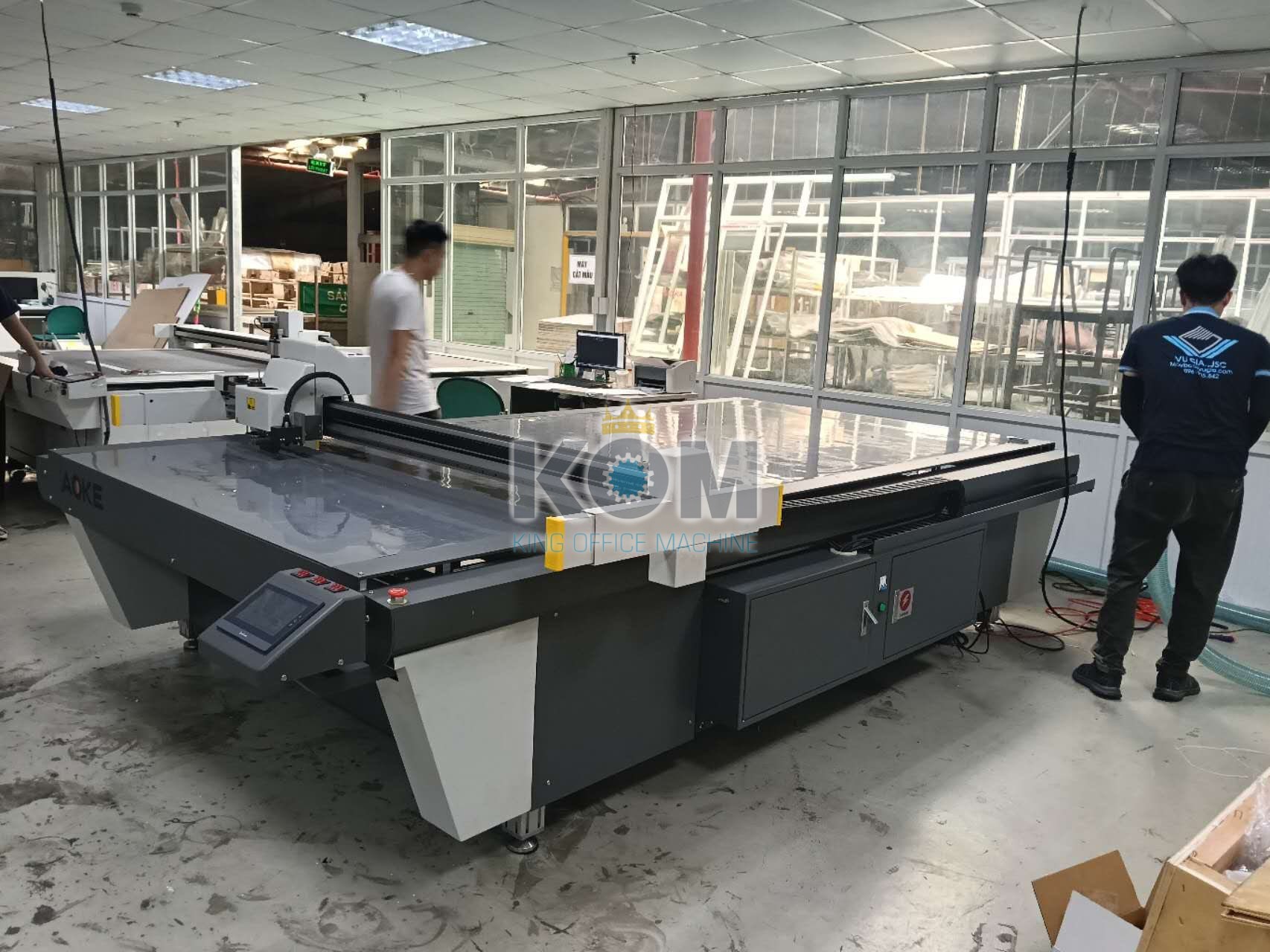 Máy cắt mẫu hộp giấy carton 4 Vũ Gia bán máy cắt mẫu carton AKZ103016