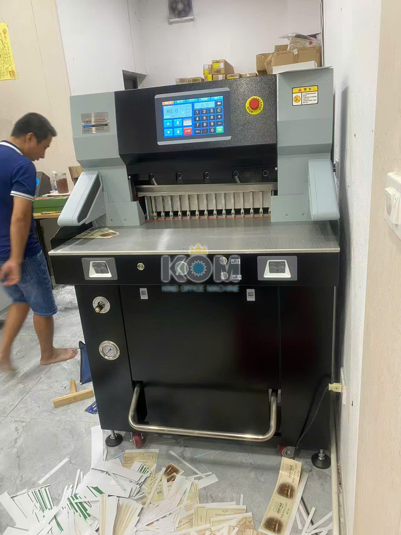 Máy xén giấy thủy lực khổ 49 - 53cm 17 may cat giay thuy luc HP530